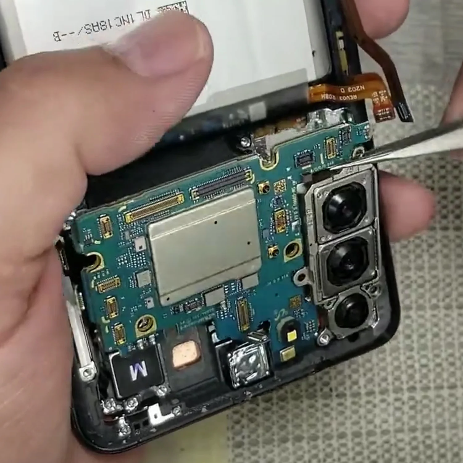 thay-camera-samsung-galaxy-s21-plus-slide4