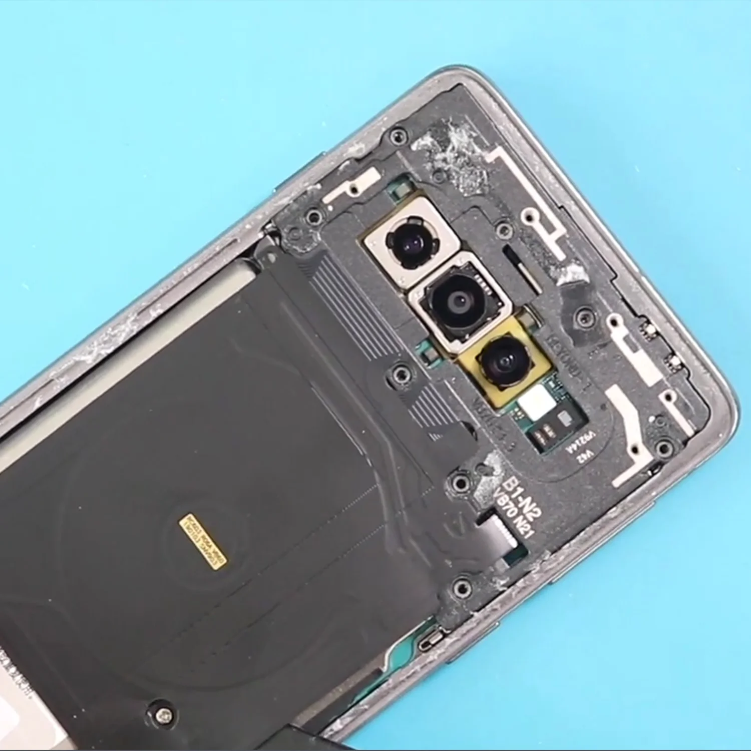 thay-camera-truoc-sau-samsung-galaxy-s10-slide2