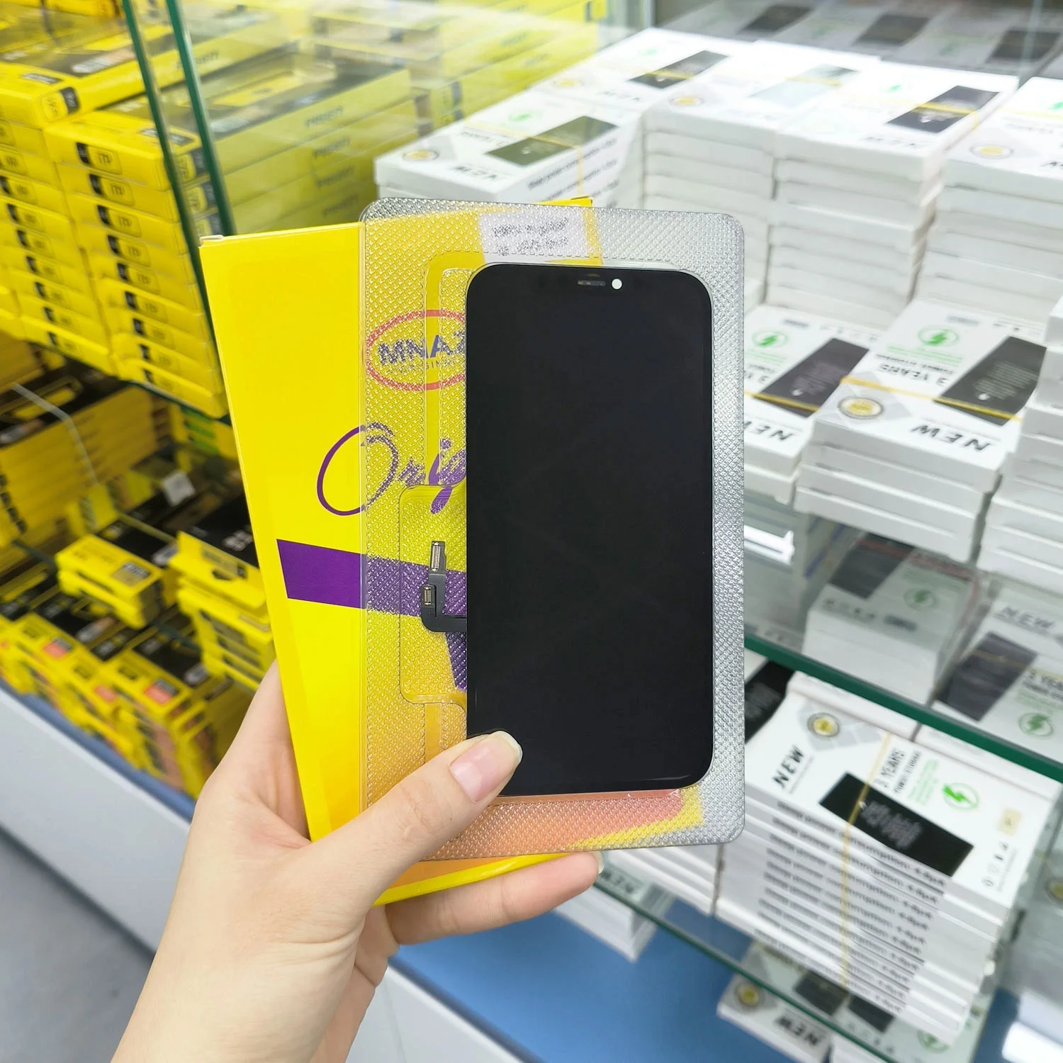 thay-man-hinh-iphone-12-pro-chinh-hang-4