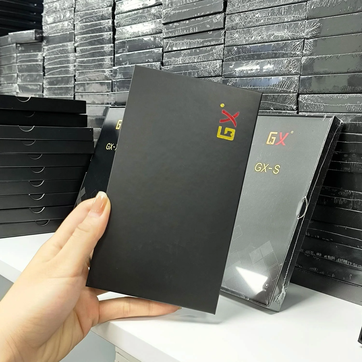 thay-man-hinh-iphone-13-mini-chinh-hang-1