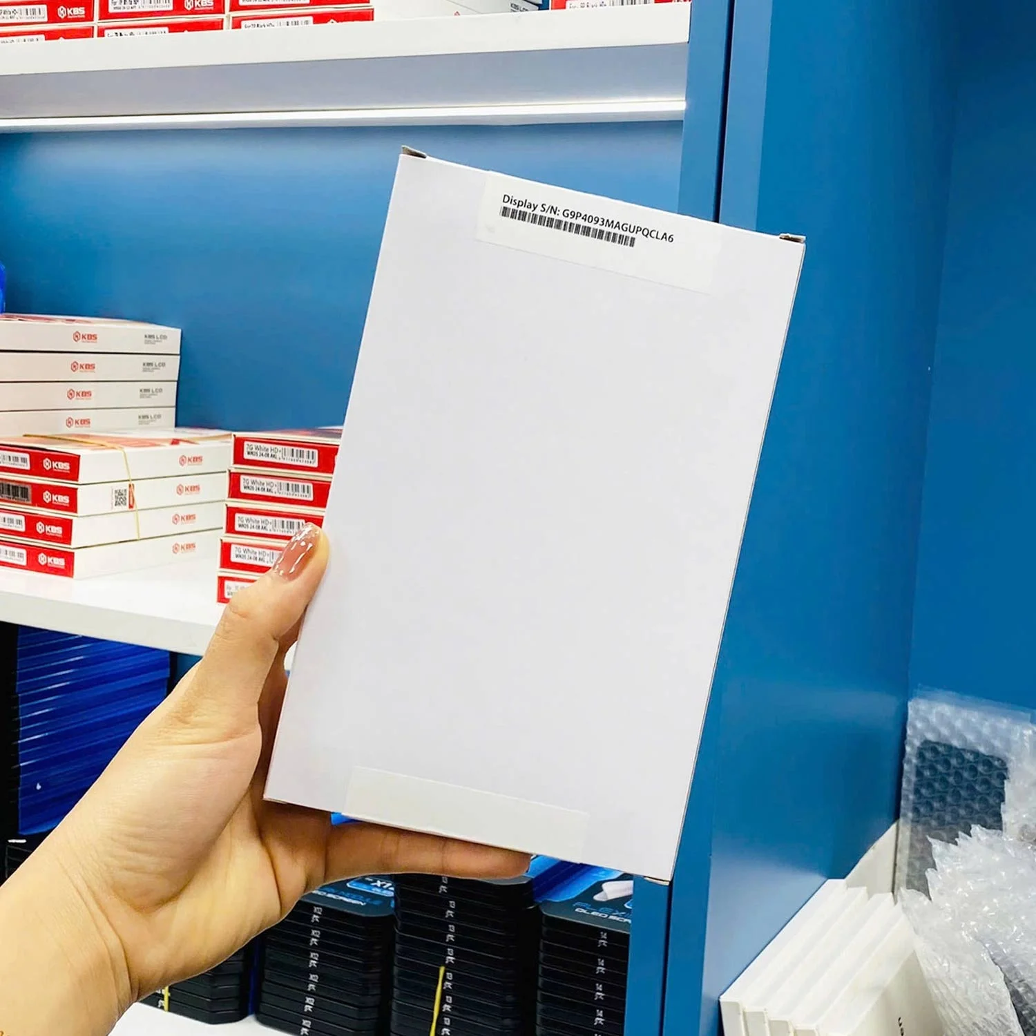 thay-man-hinh-iphone-17-chinh-hang-1