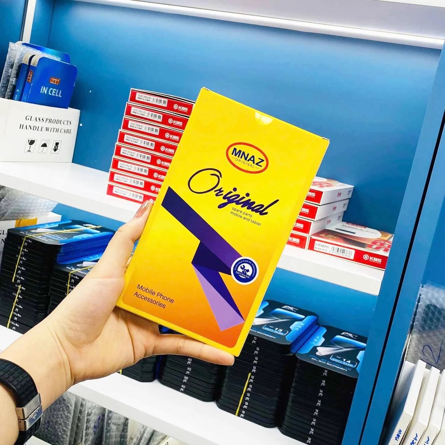 thay-man-hinh-iphone-17-chinh-hang-2