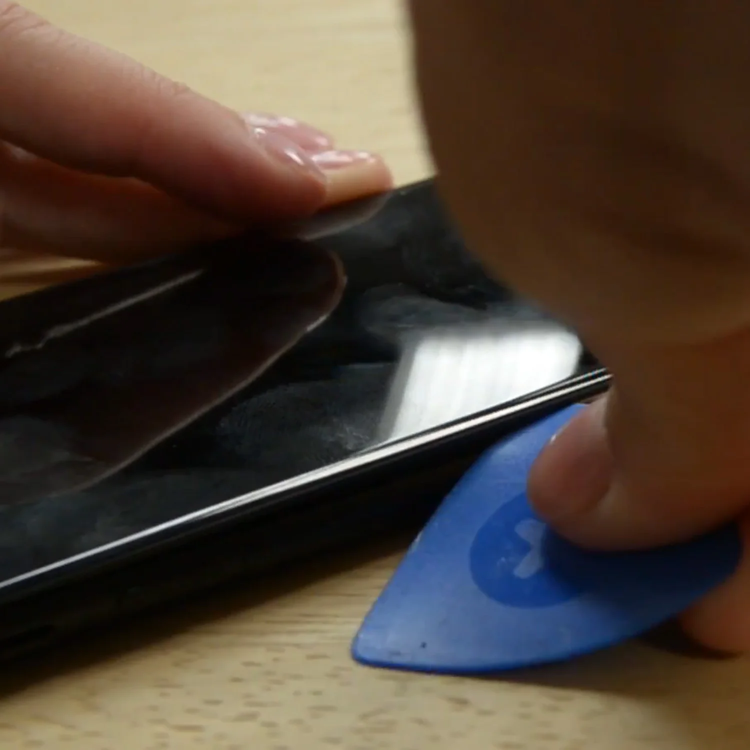 thay-man-hinh-iphone-7-chinh-hanghtml-3