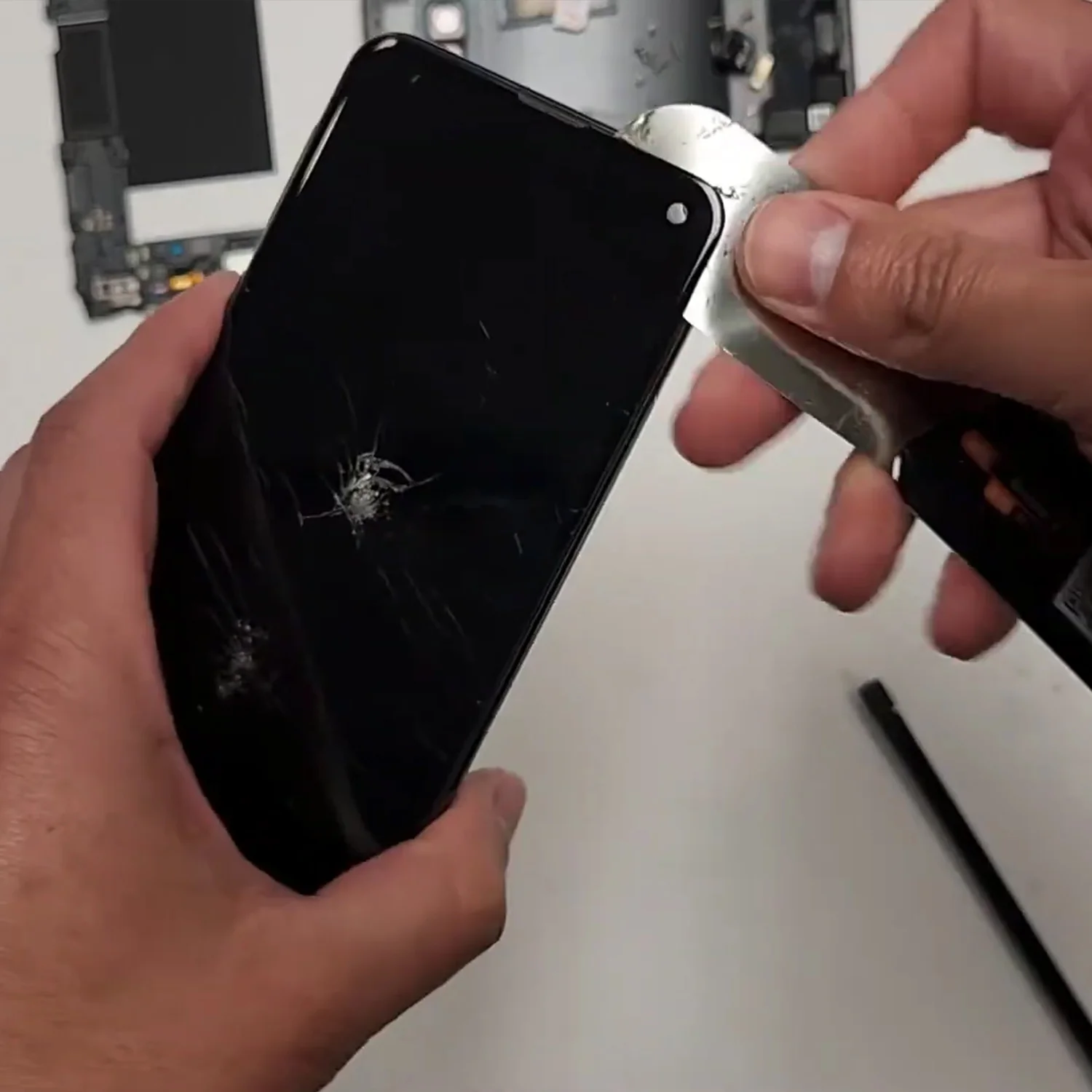 thay-man-hinh-samsung-galaxy-s10e-slide1