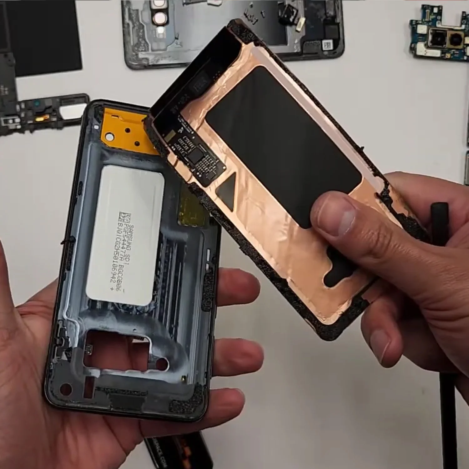 thay-man-hinh-samsung-galaxy-s10e-slide2