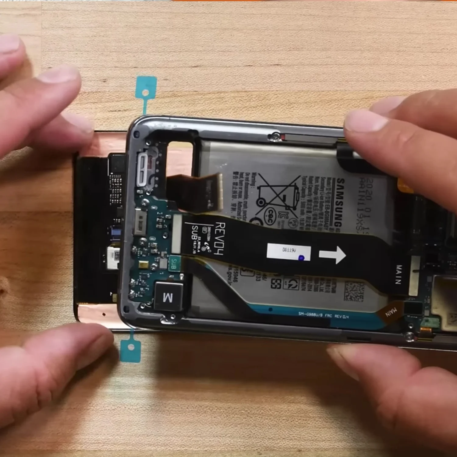 thay-man-hinh-samsung-galaxy-s20-ultra-chinh-hang-slide5