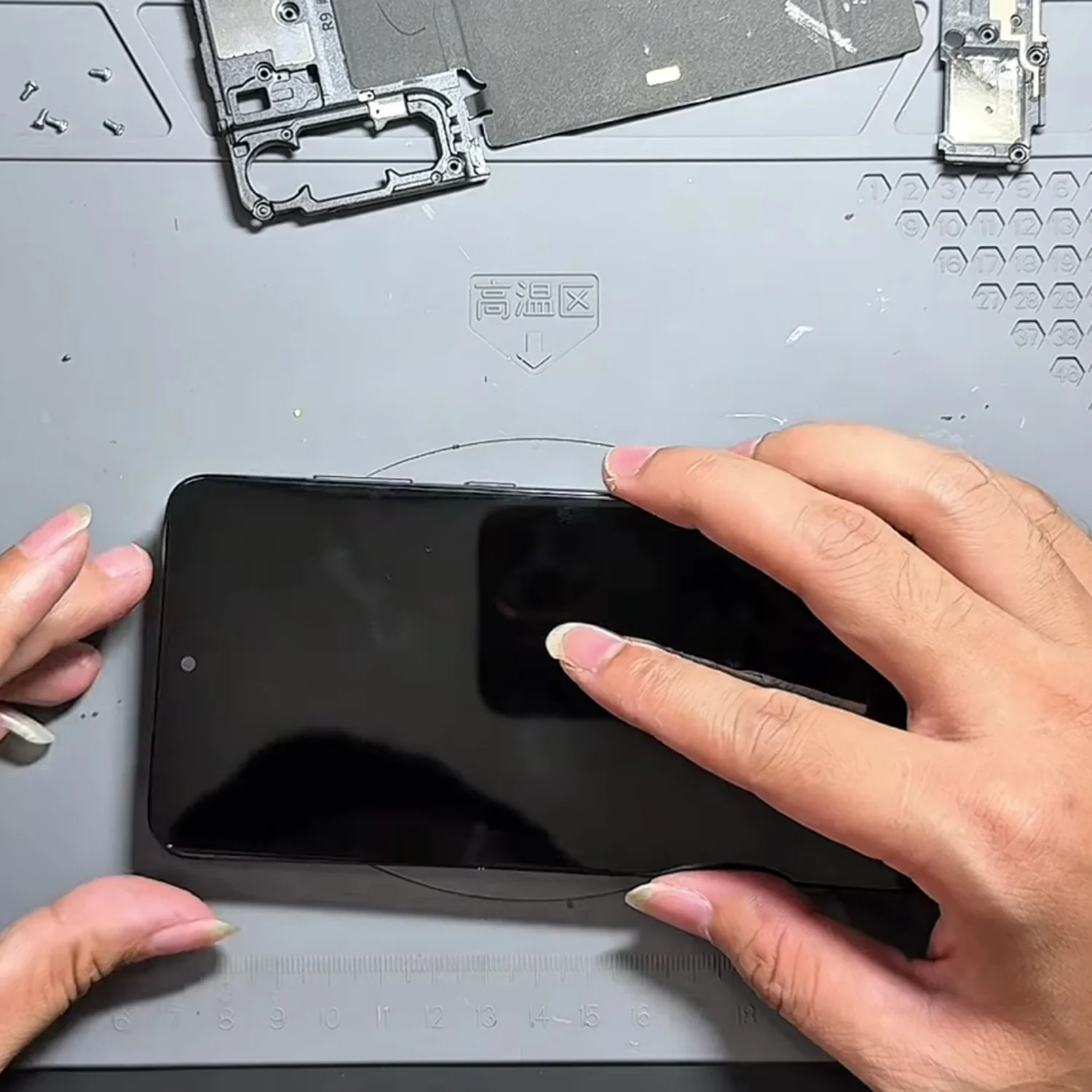 thay-man-hinh-samsung-galaxy-s21-chinh-hang-slide5