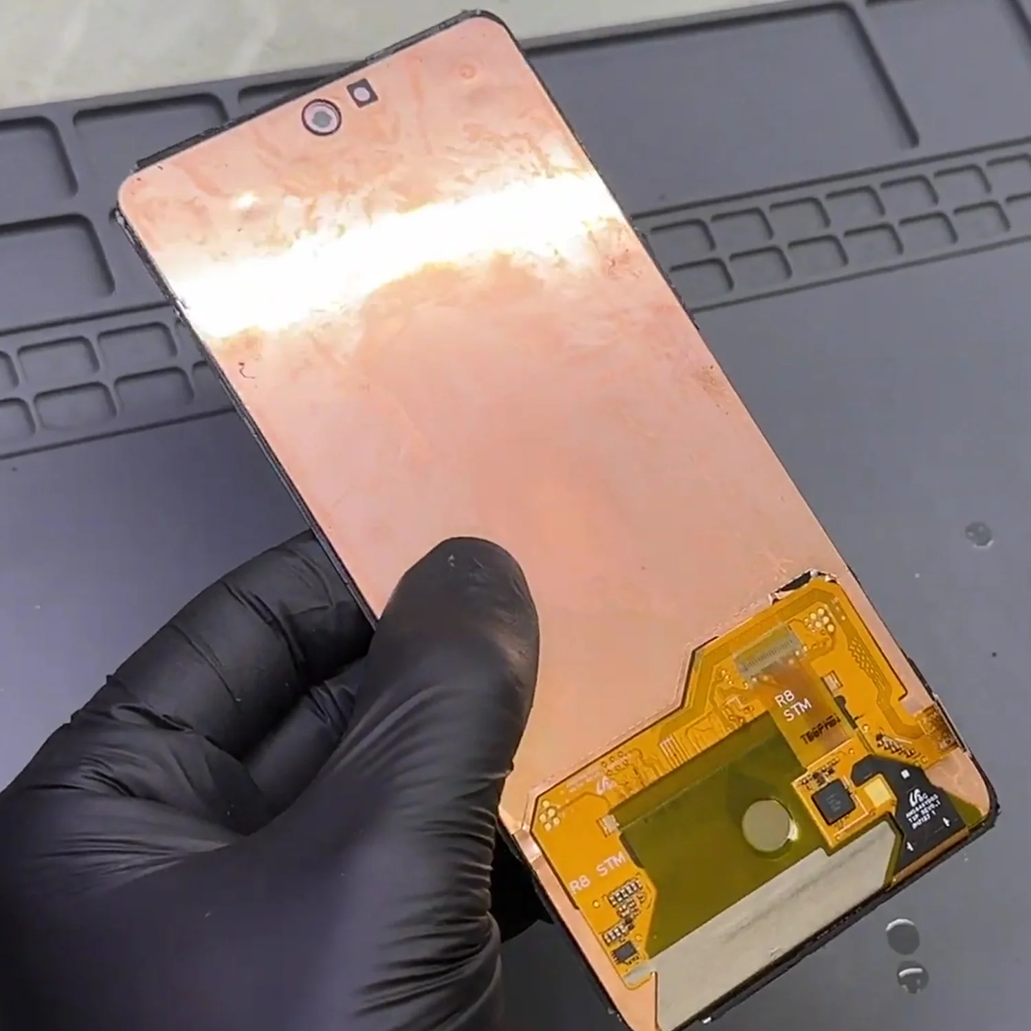 thay-man-hinh-samsung-galaxy-s21-fe-chinh-hang-slide3