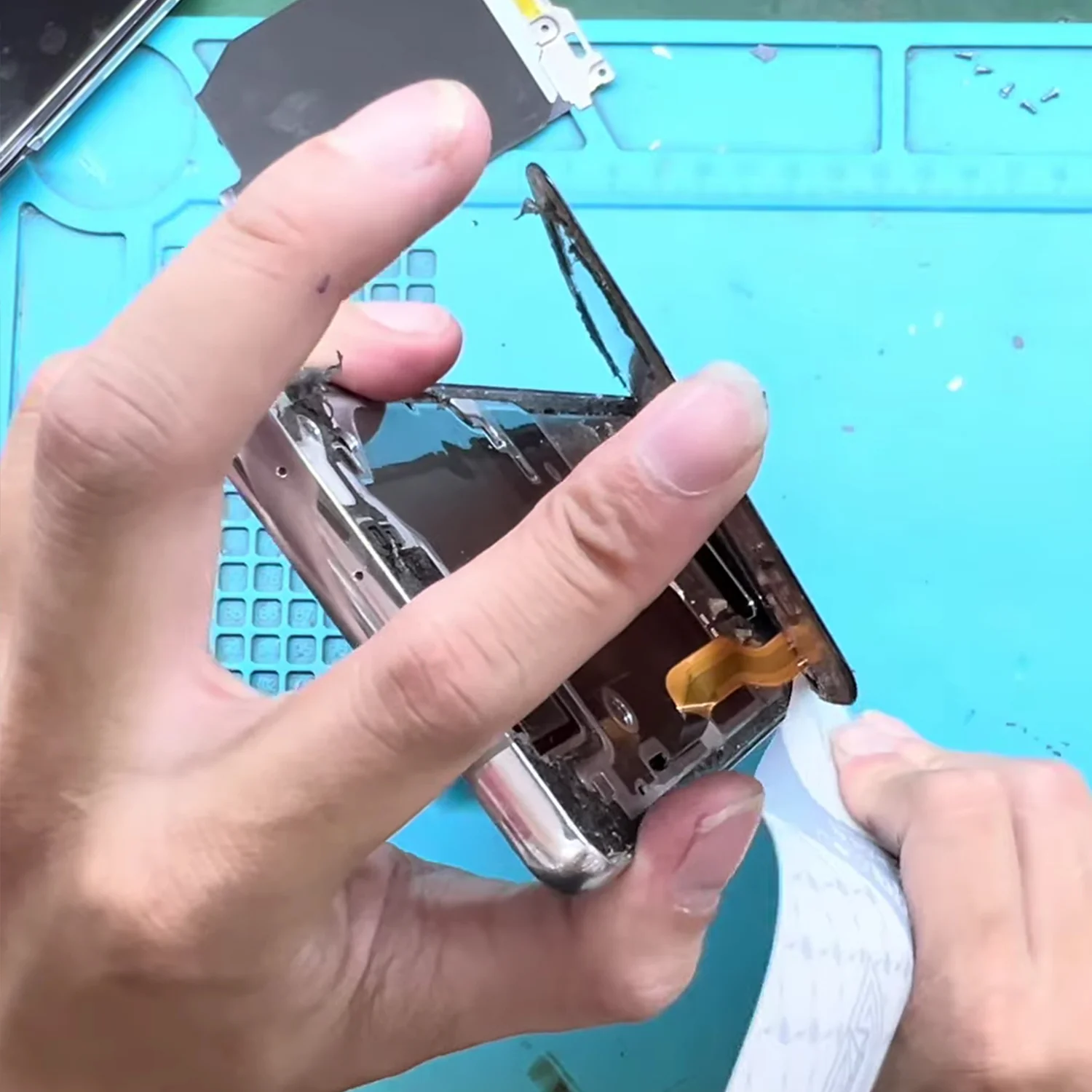 thay-man-hinh-samsung-galaxy-s21-ultra-chinh-hang-slide2