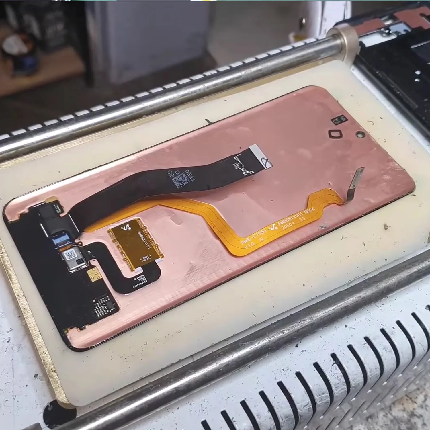 thay-man-hinh-samsung-galaxy-s21-ultra-chinh-hang-slide3