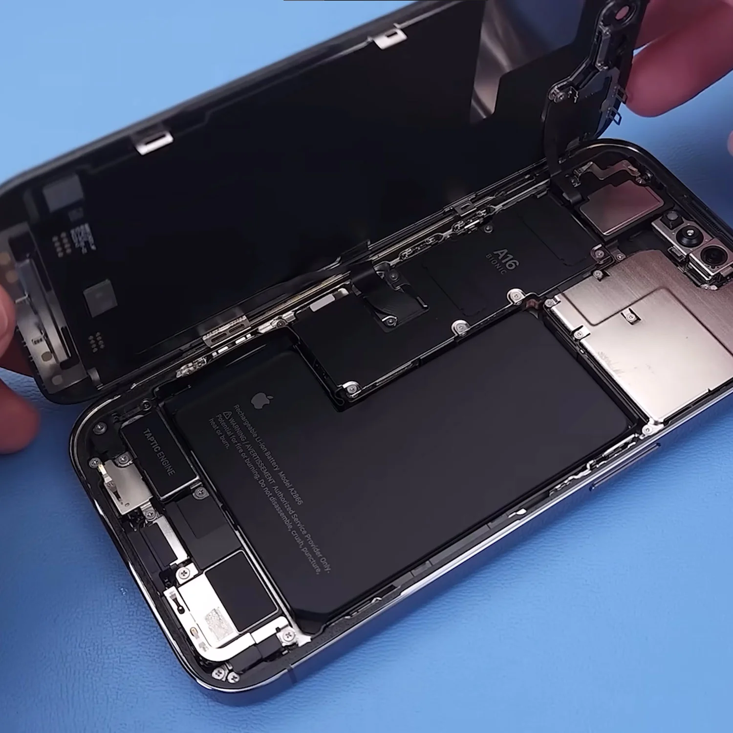 thay-mat-kinh-ep-kinh-iphone-14-pro-chinh-hanghtml-5