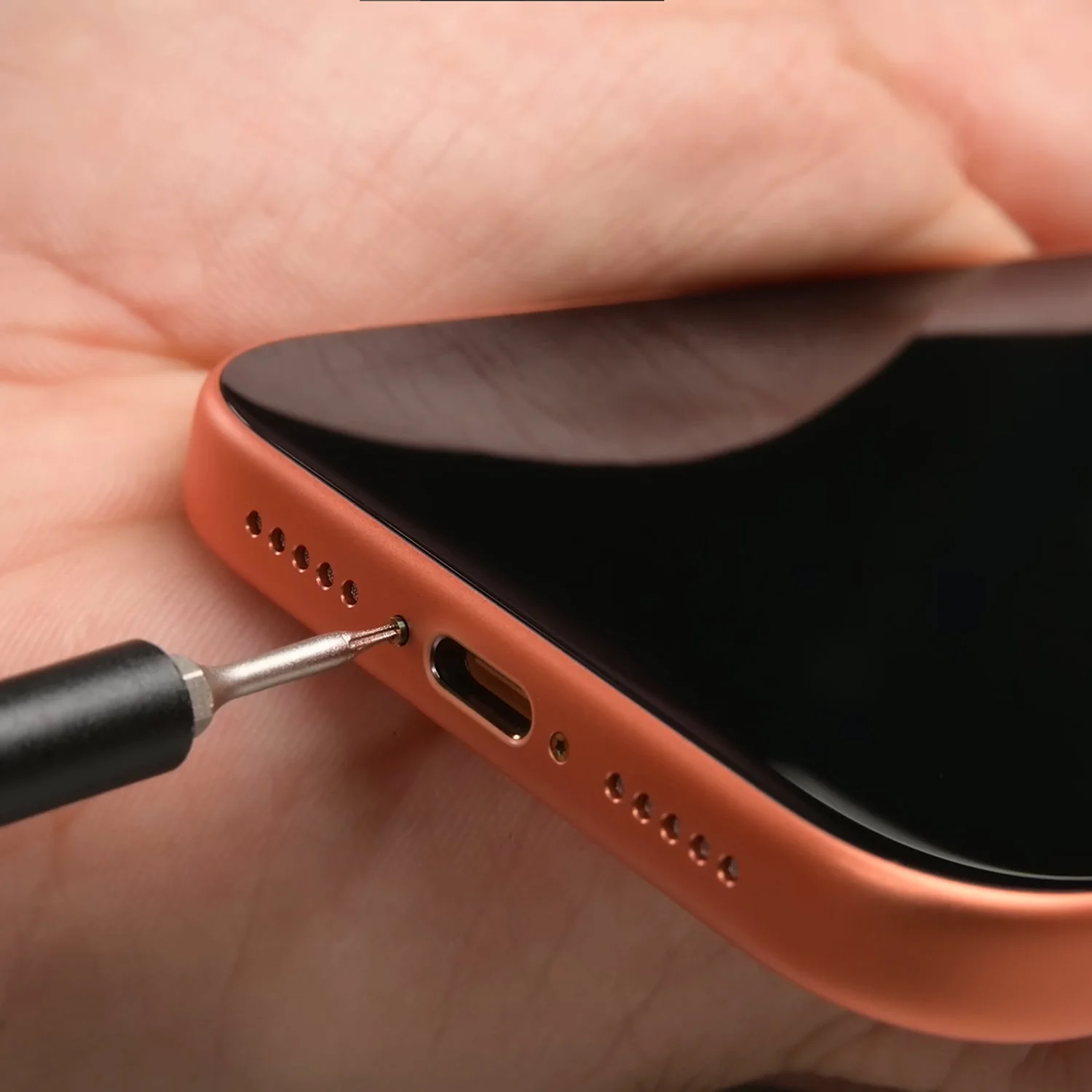 thay-mat-kinh-ep-kinh-iphone-17-pro-chinh-hanghtml-1