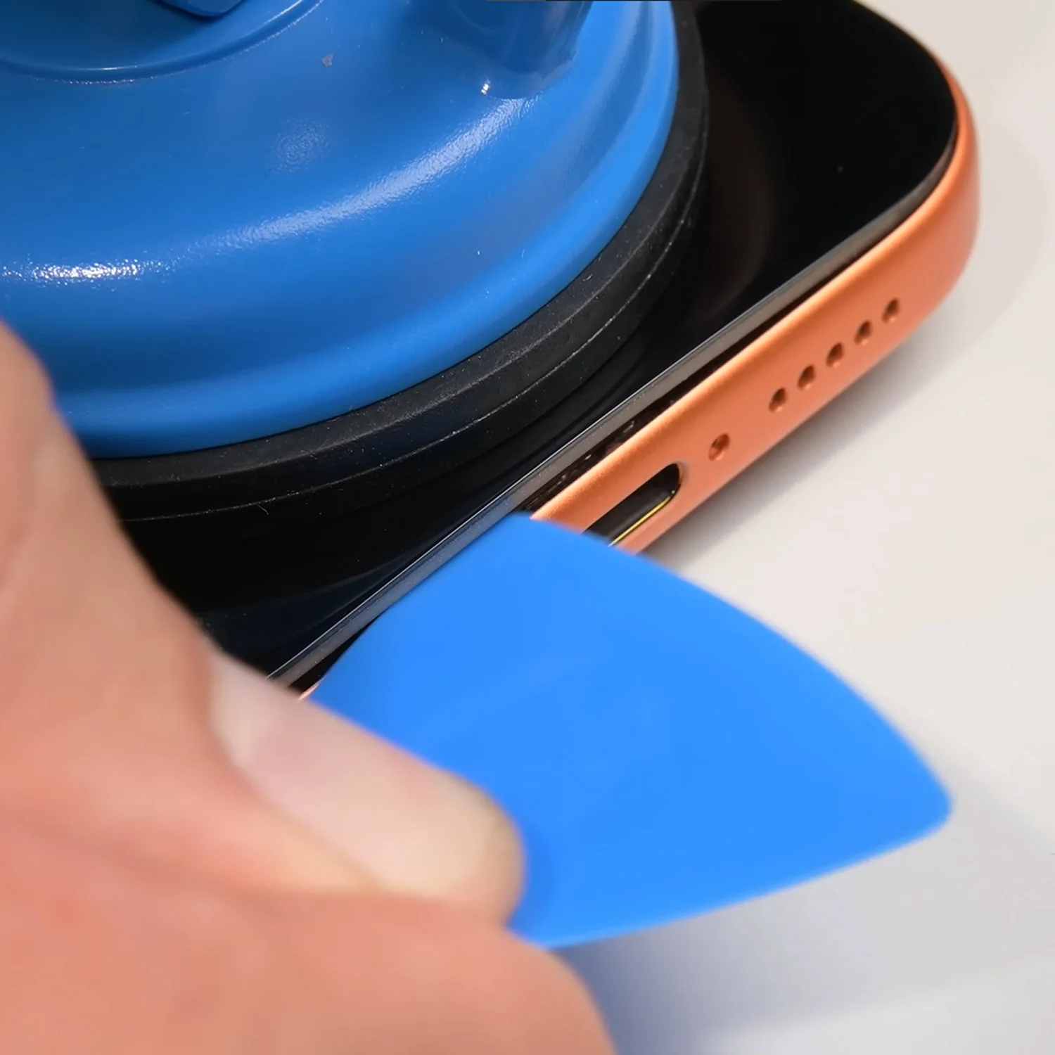 thay-mat-kinh-ep-kinh-iphone-17-pro-chinh-hanghtml-2