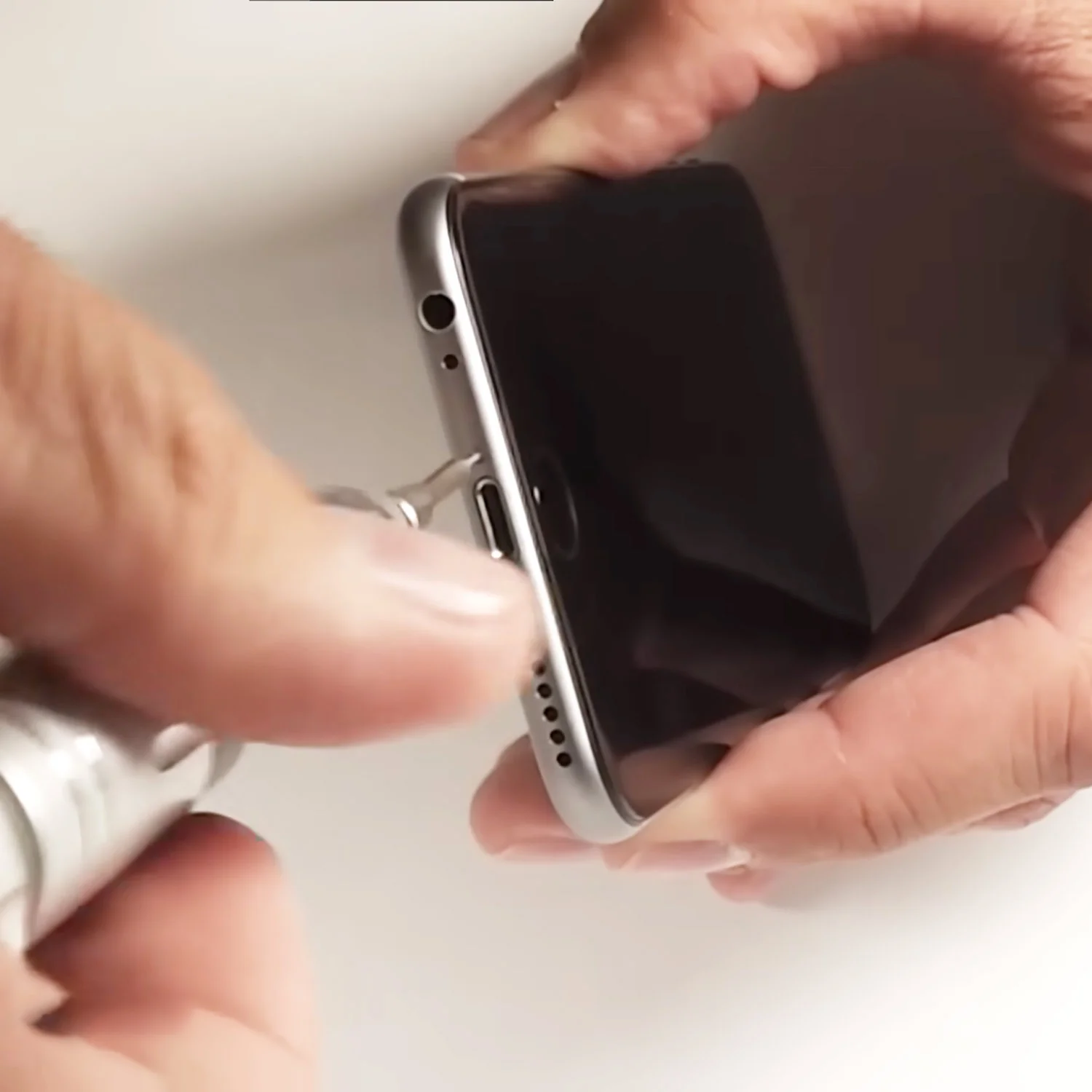 thay-mat-kinh-ep-kinh-iphone-6-chinh-hanghtml-1