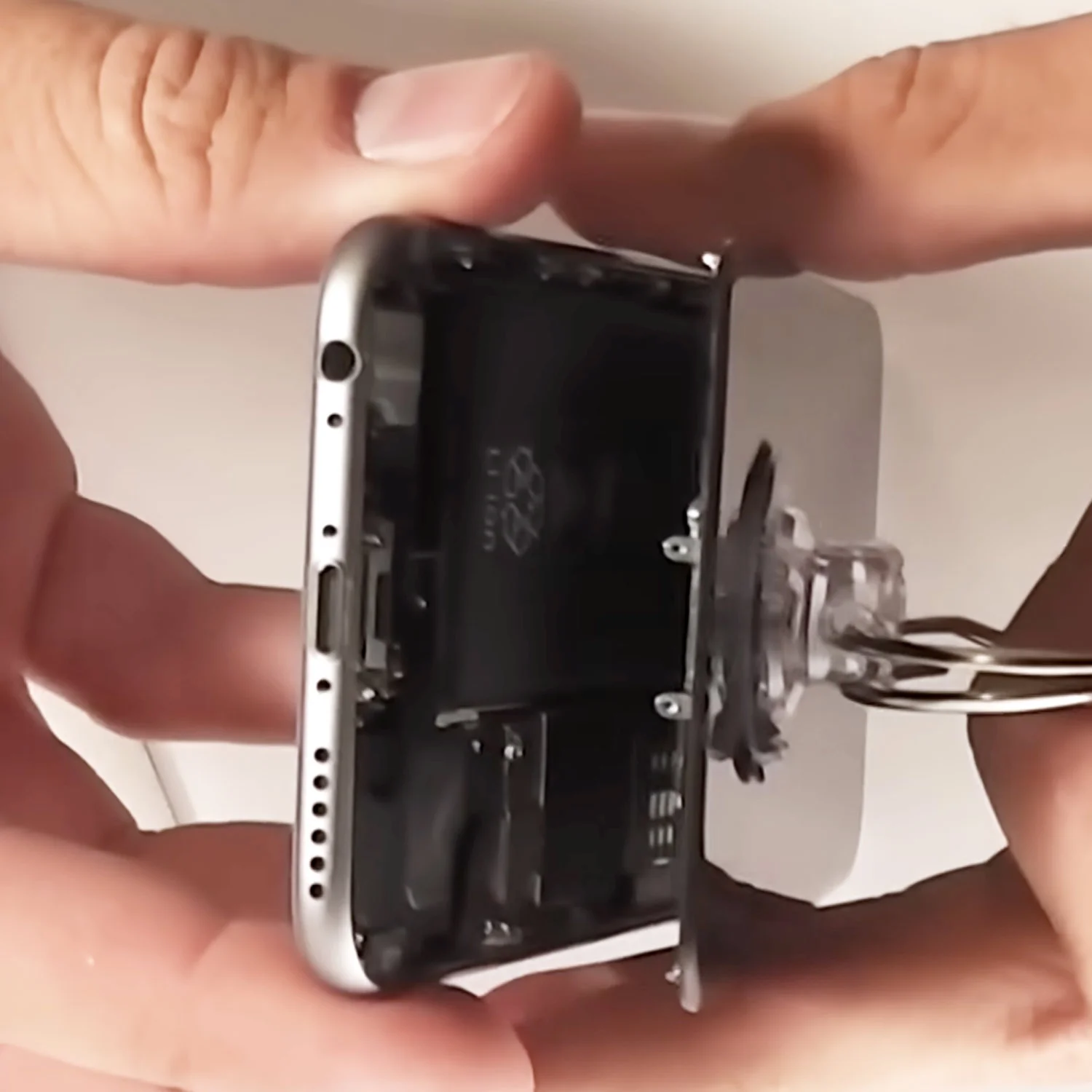 thay-mat-kinh-ep-kinh-iphone-6-chinh-hanghtml-4