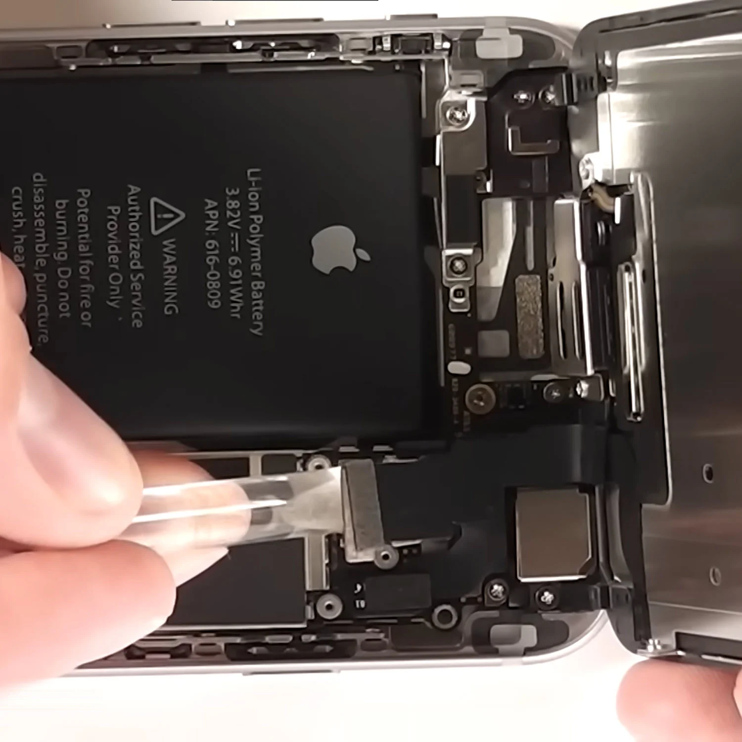 thay-mat-kinh-ep-kinh-iphone-6-chinh-hanghtml-5