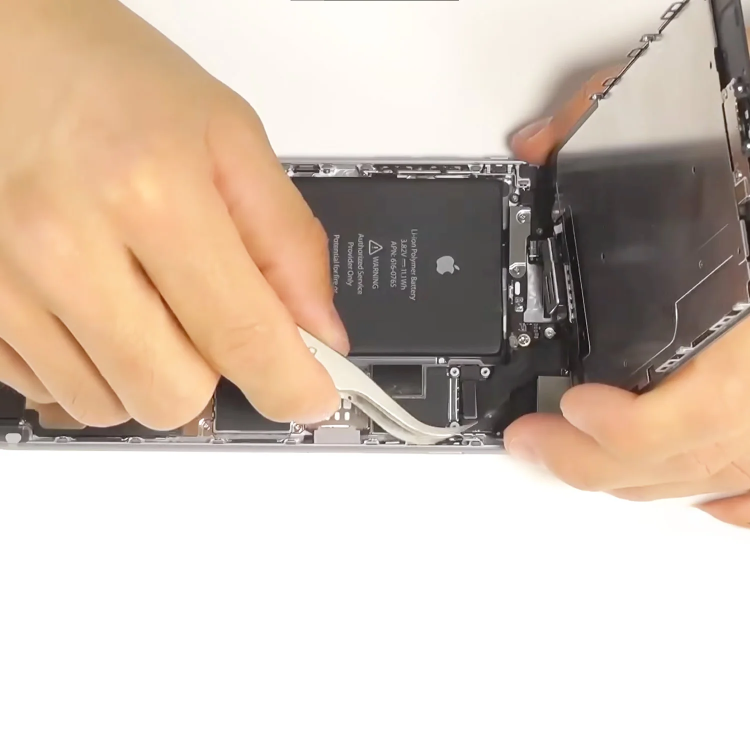 thay-mat-kinh-ep-kinh-iphone-6-plus-chinh-hanghtml-4