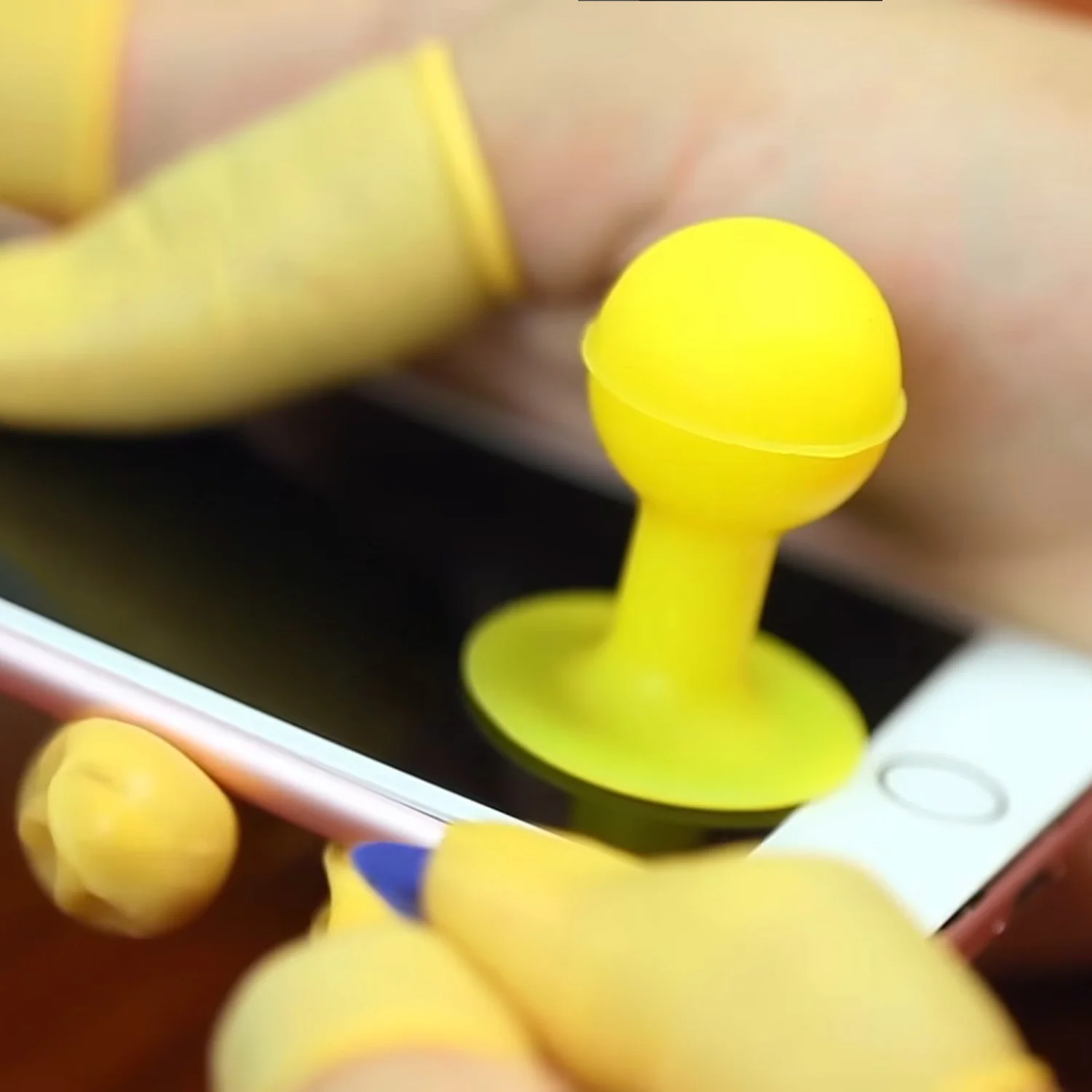 thay-mat-kinh-ep-kinh-iphone-6s-chinh-hanghtml-3