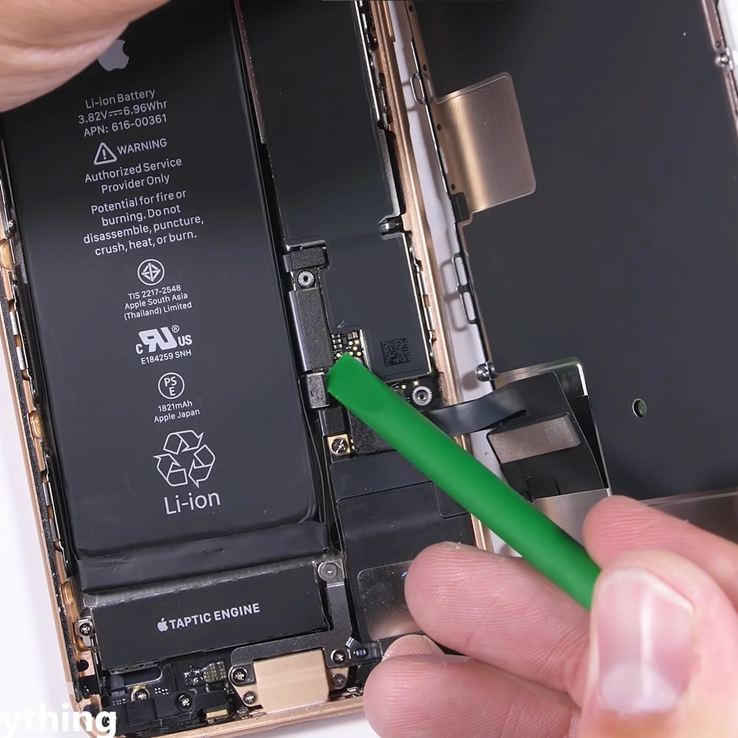 thay-mat-kinh-ep-kinh-iphone-8-chinh-hanghtml-5