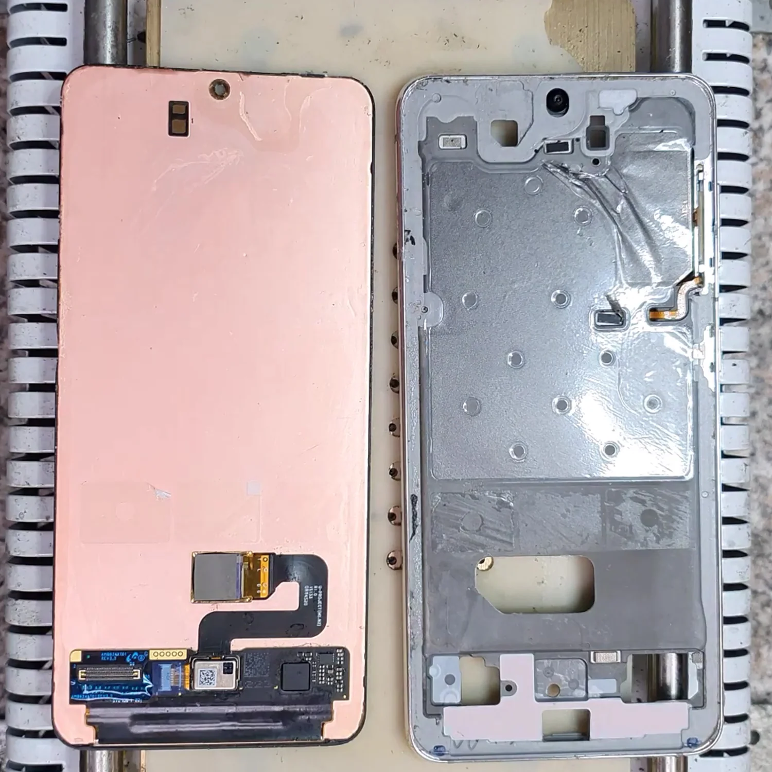 thay-mat-kinh-ep-kinh-samsung-galaxy-s21-slide2