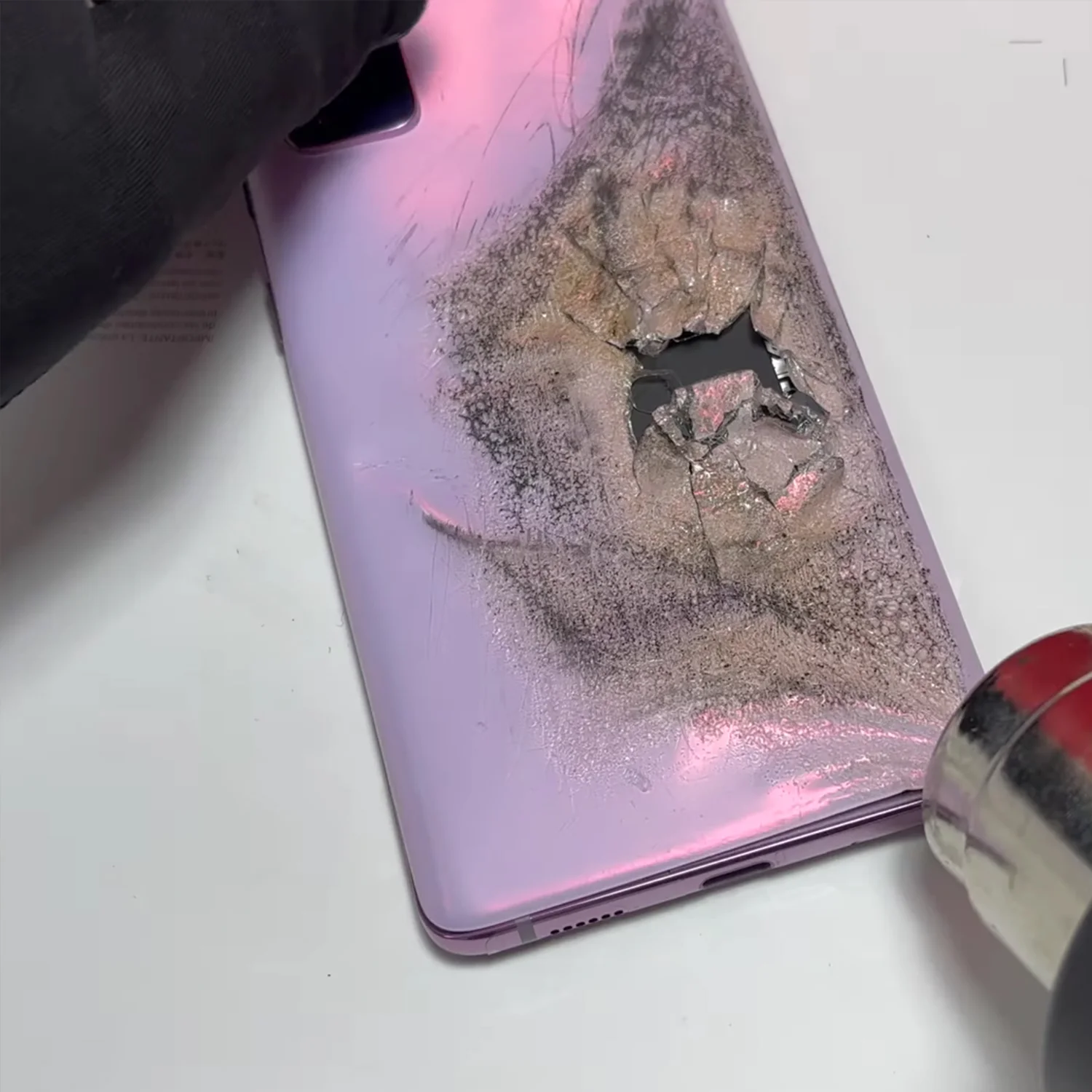 thay-mat-kinh-sau-samsung-galaxy-s20-fe-slide1