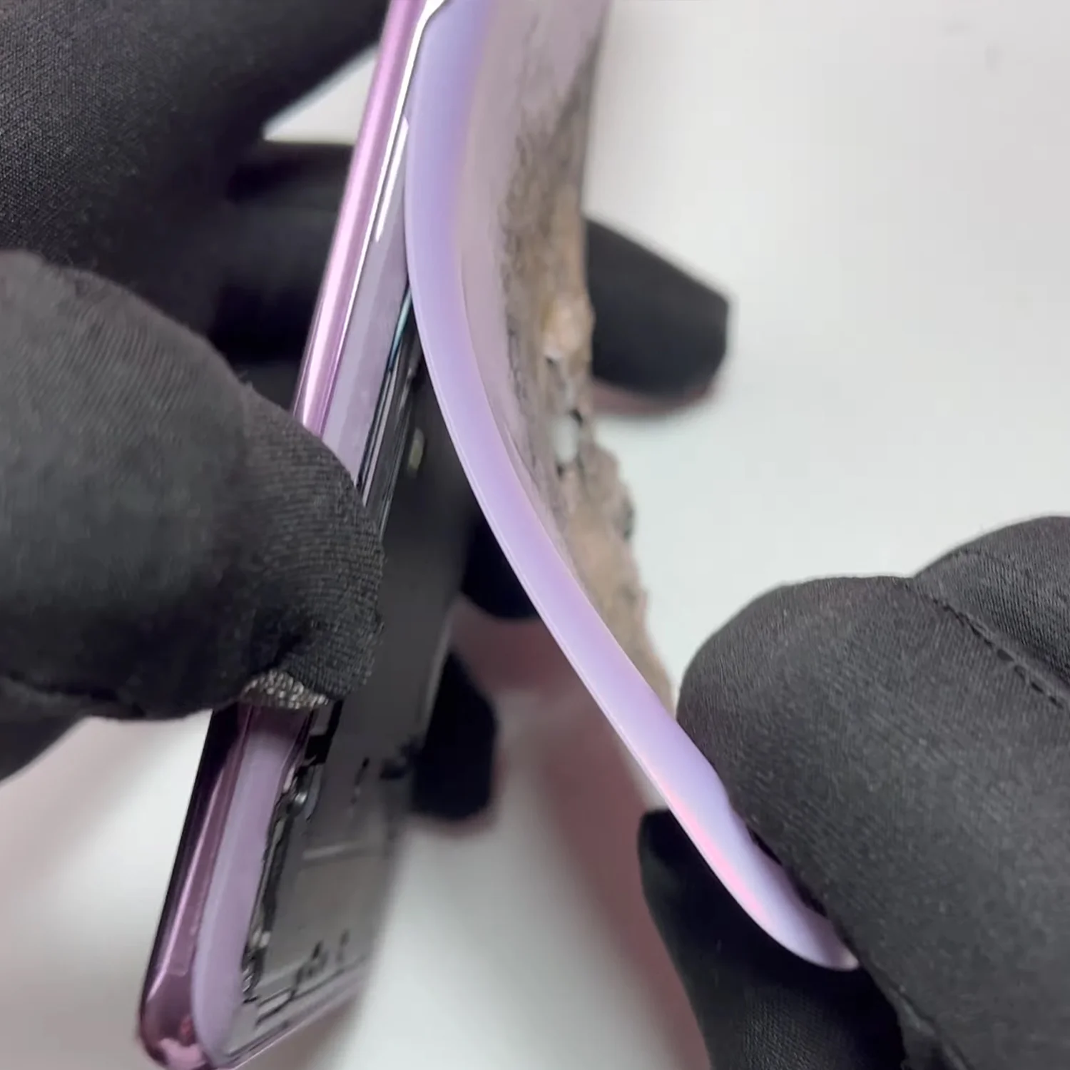 thay-mat-kinh-sau-samsung-galaxy-s20-fe-slide2