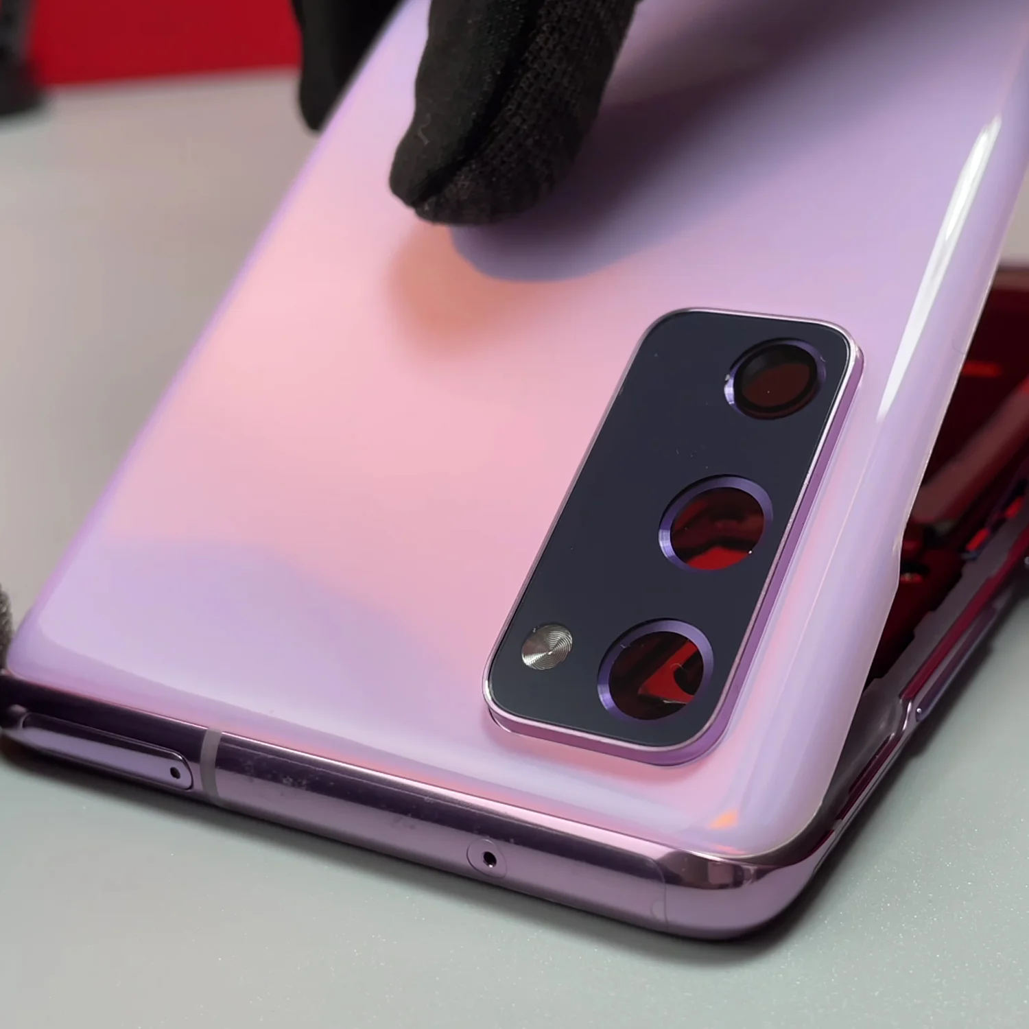 thay-mat-kinh-sau-samsung-galaxy-s20-fe-slide5