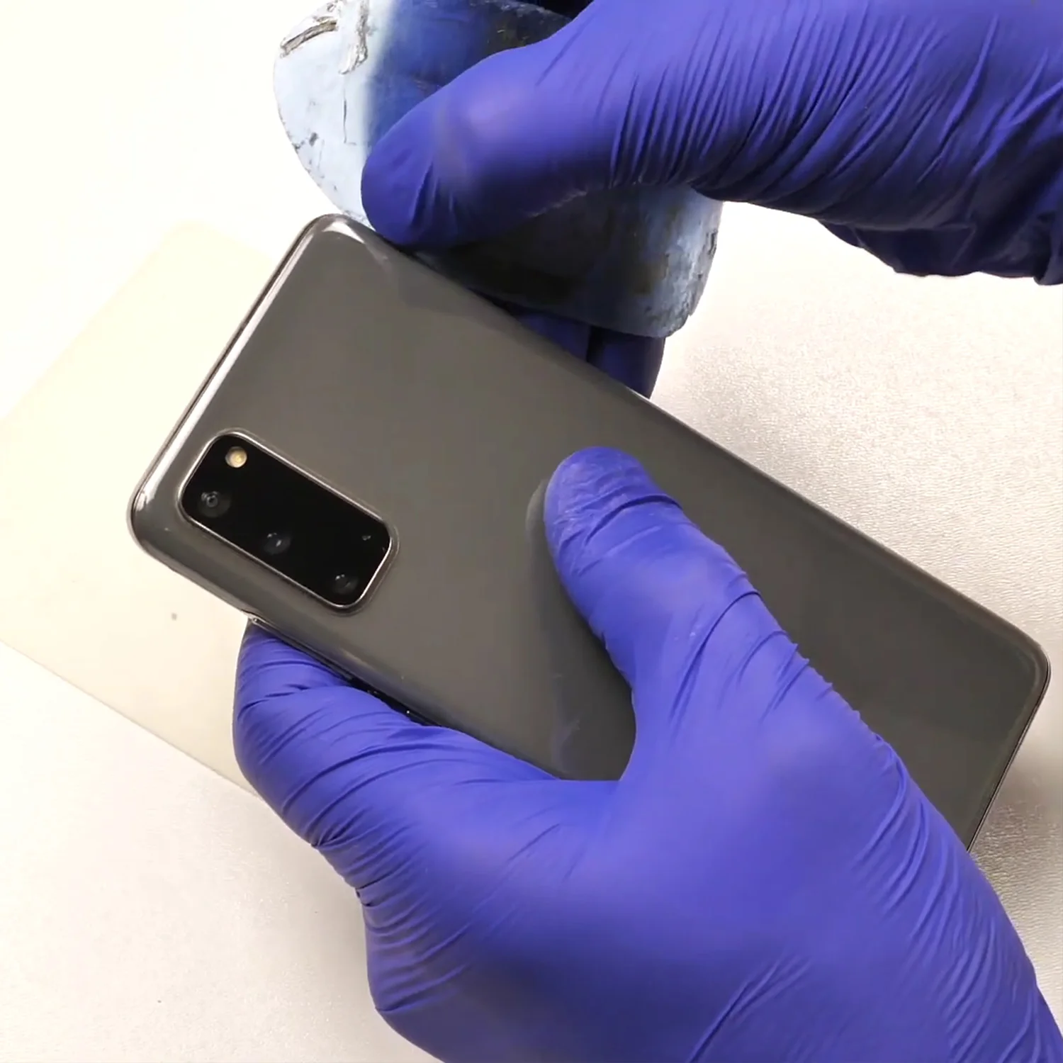 thay-mat-kinh-sau-samsung-galaxy-s20-slide1