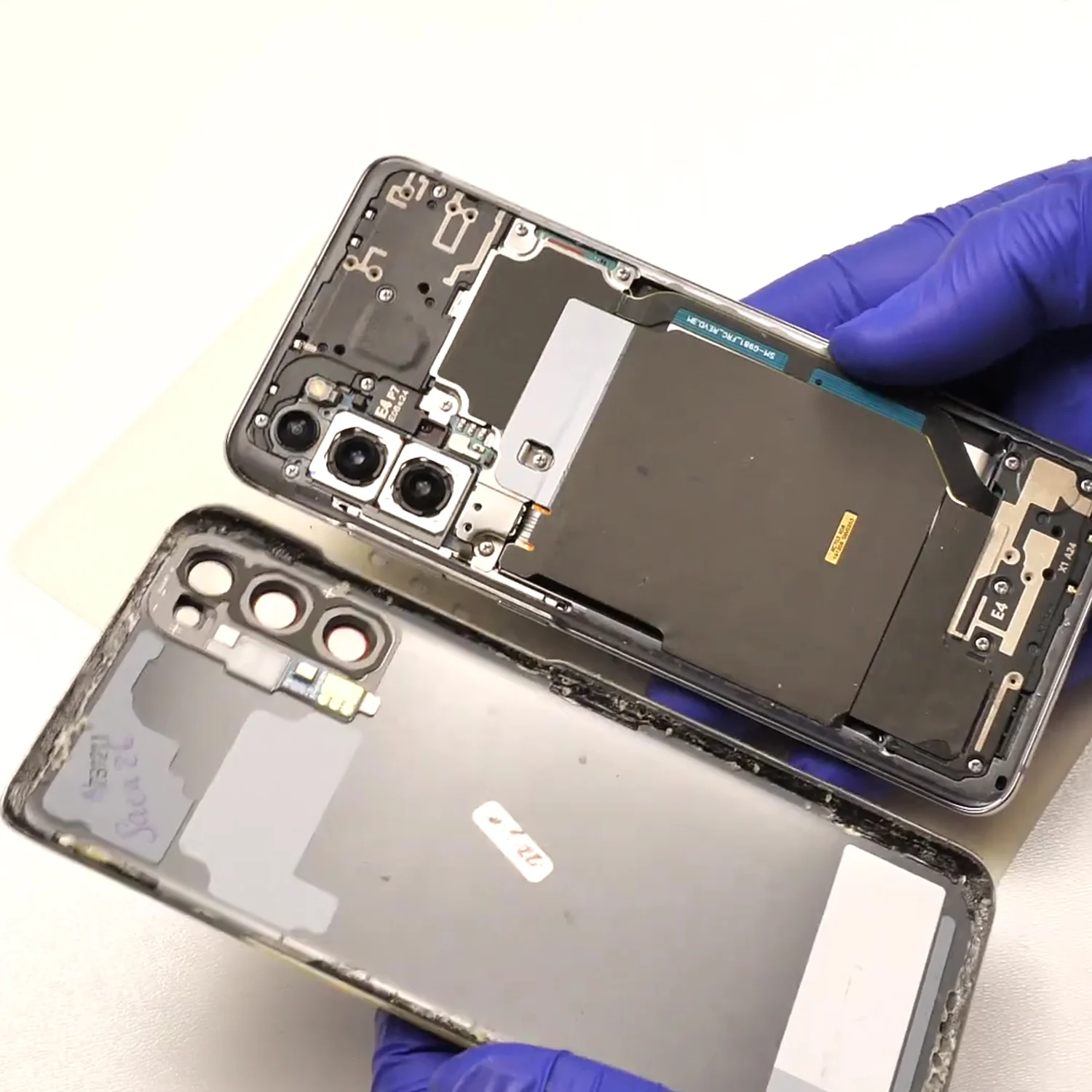 thay-mat-kinh-sau-samsung-galaxy-s20-slide2