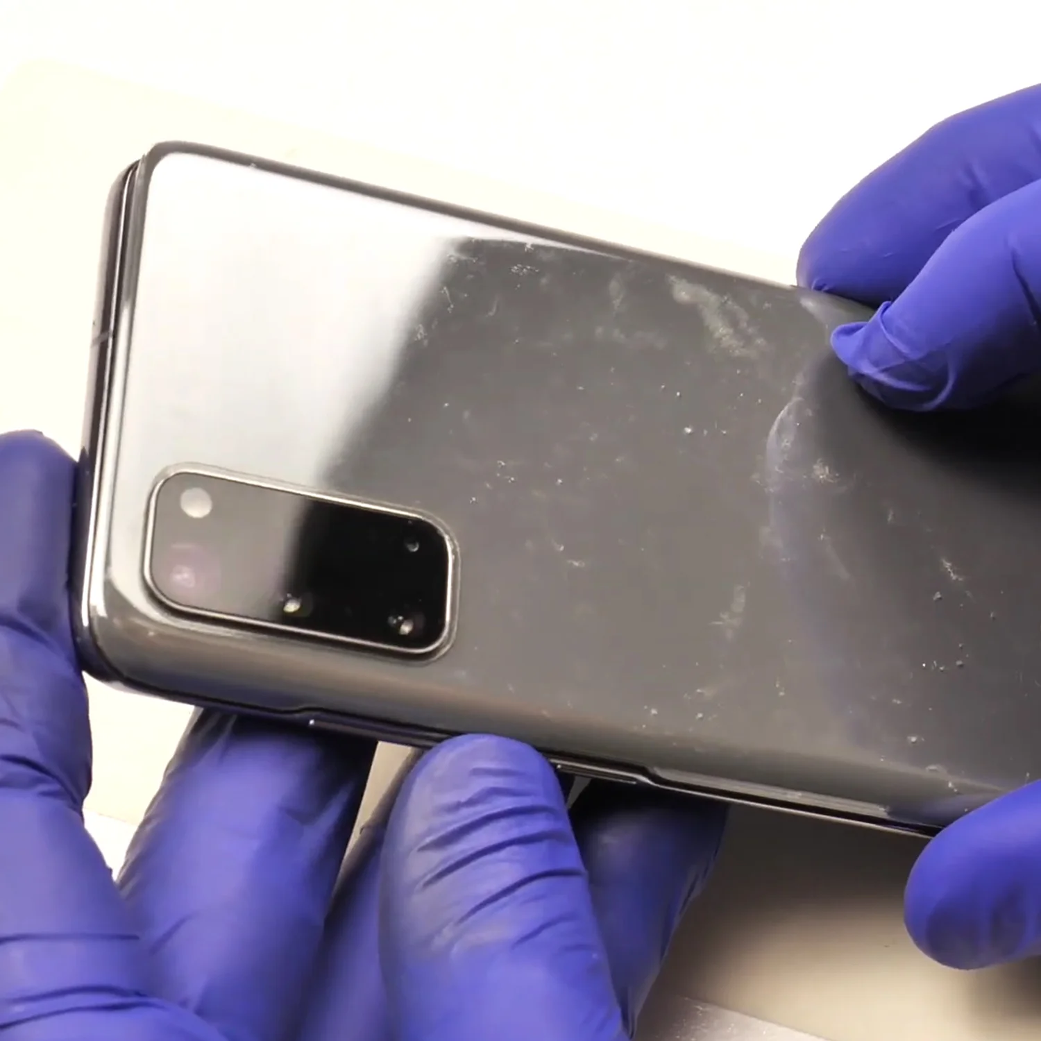 thay-mat-kinh-sau-samsung-galaxy-s20-slide4