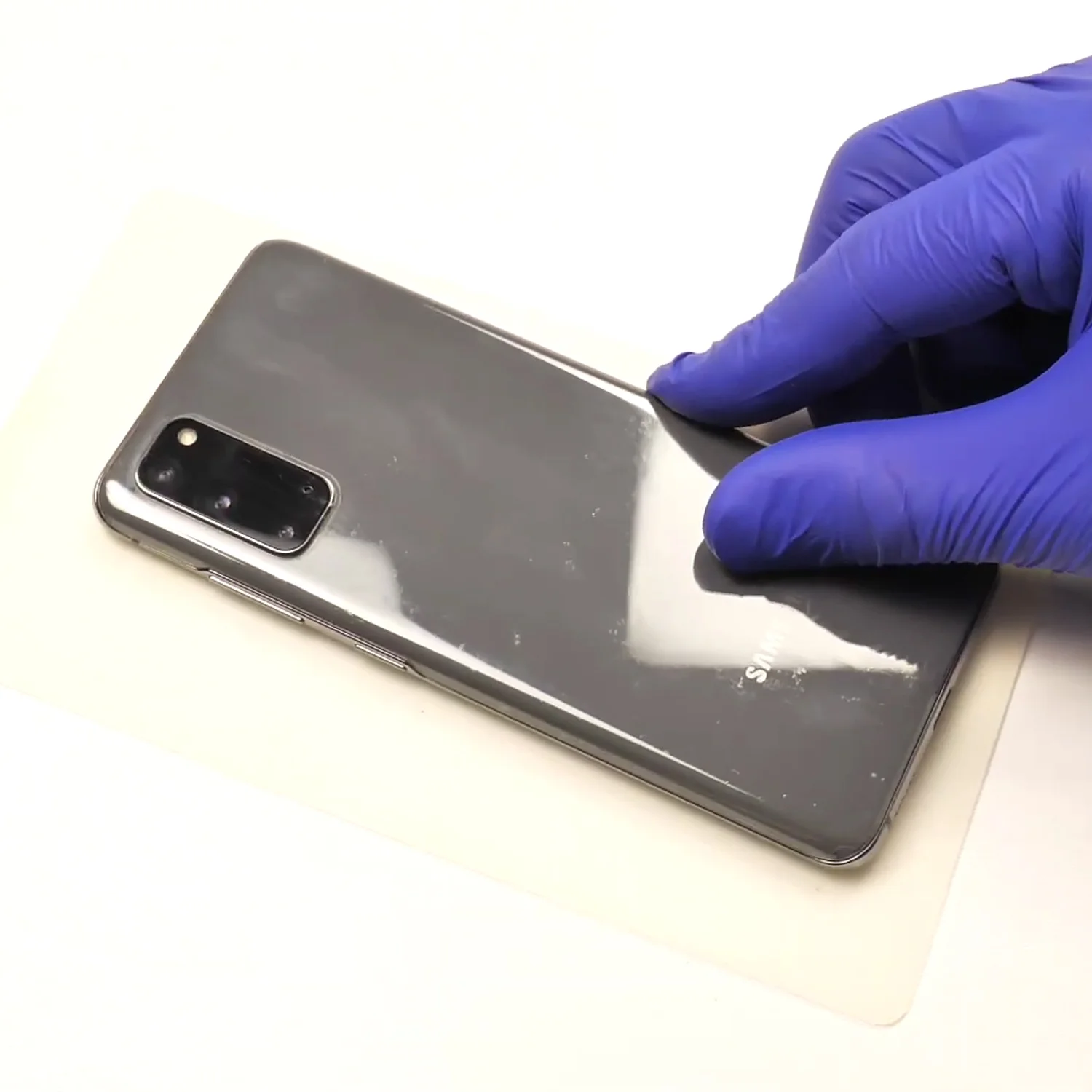 thay-mat-kinh-sau-samsung-galaxy-s20-slide5