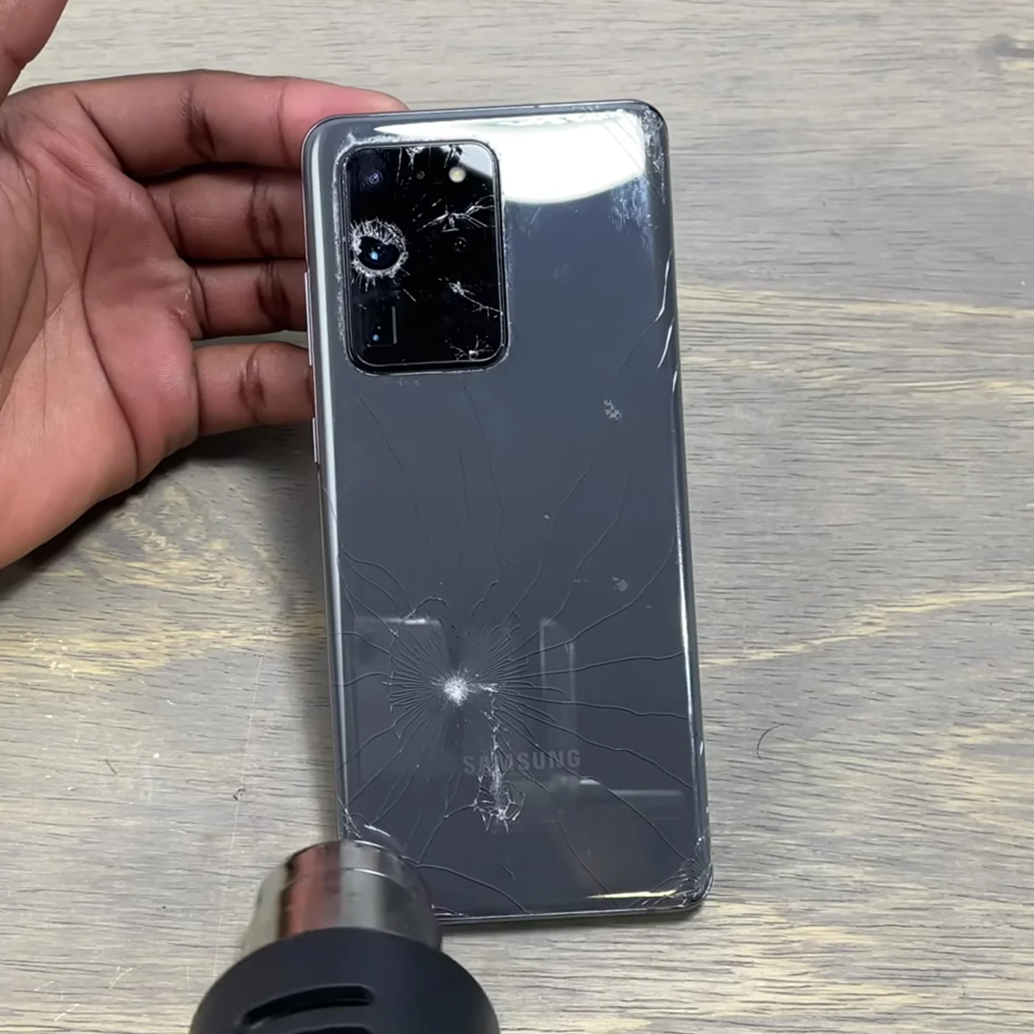 thay-mat-kinh-sau-samsung-galaxy-s20-ultra-slide1