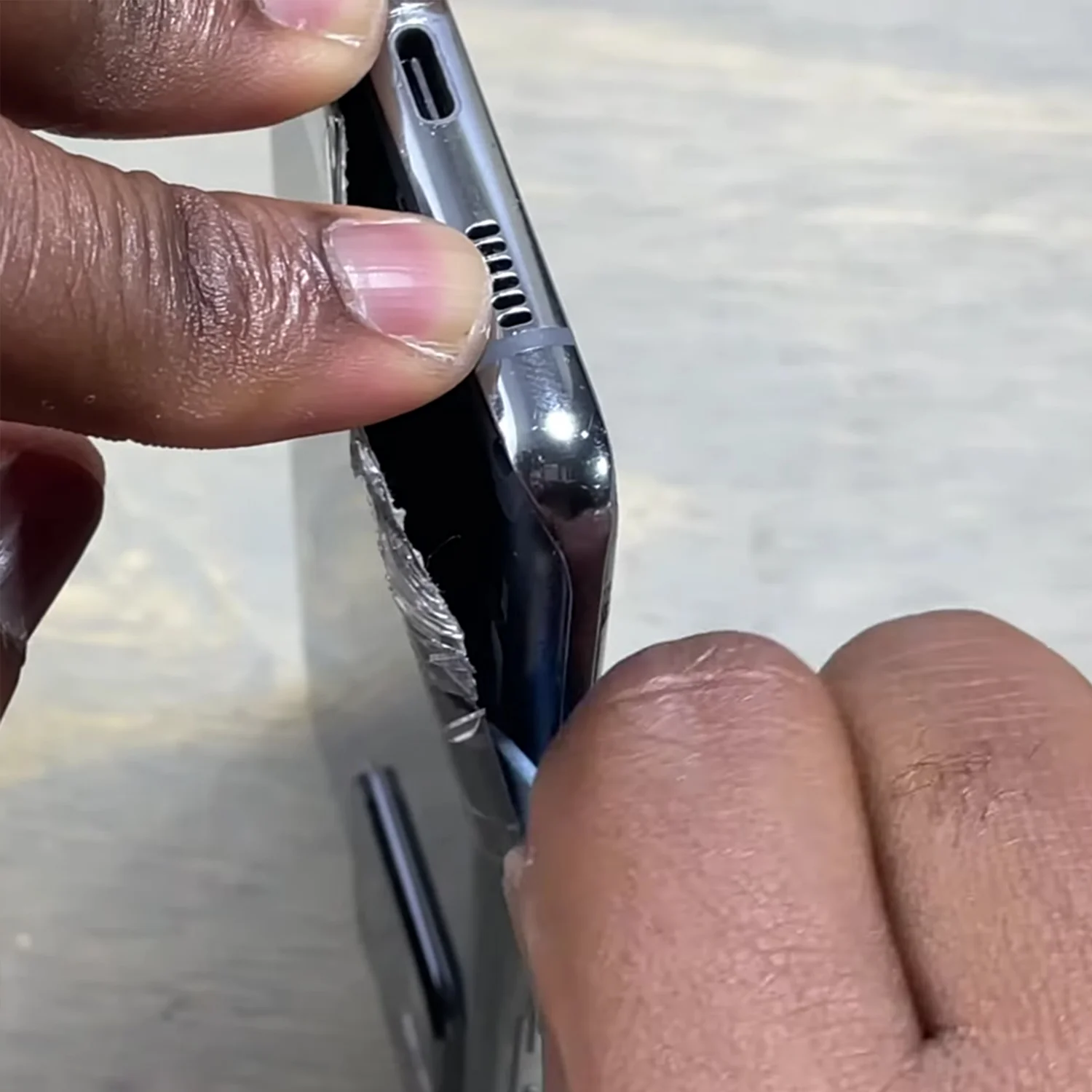 thay-mat-kinh-sau-samsung-galaxy-s20-ultra-slide3