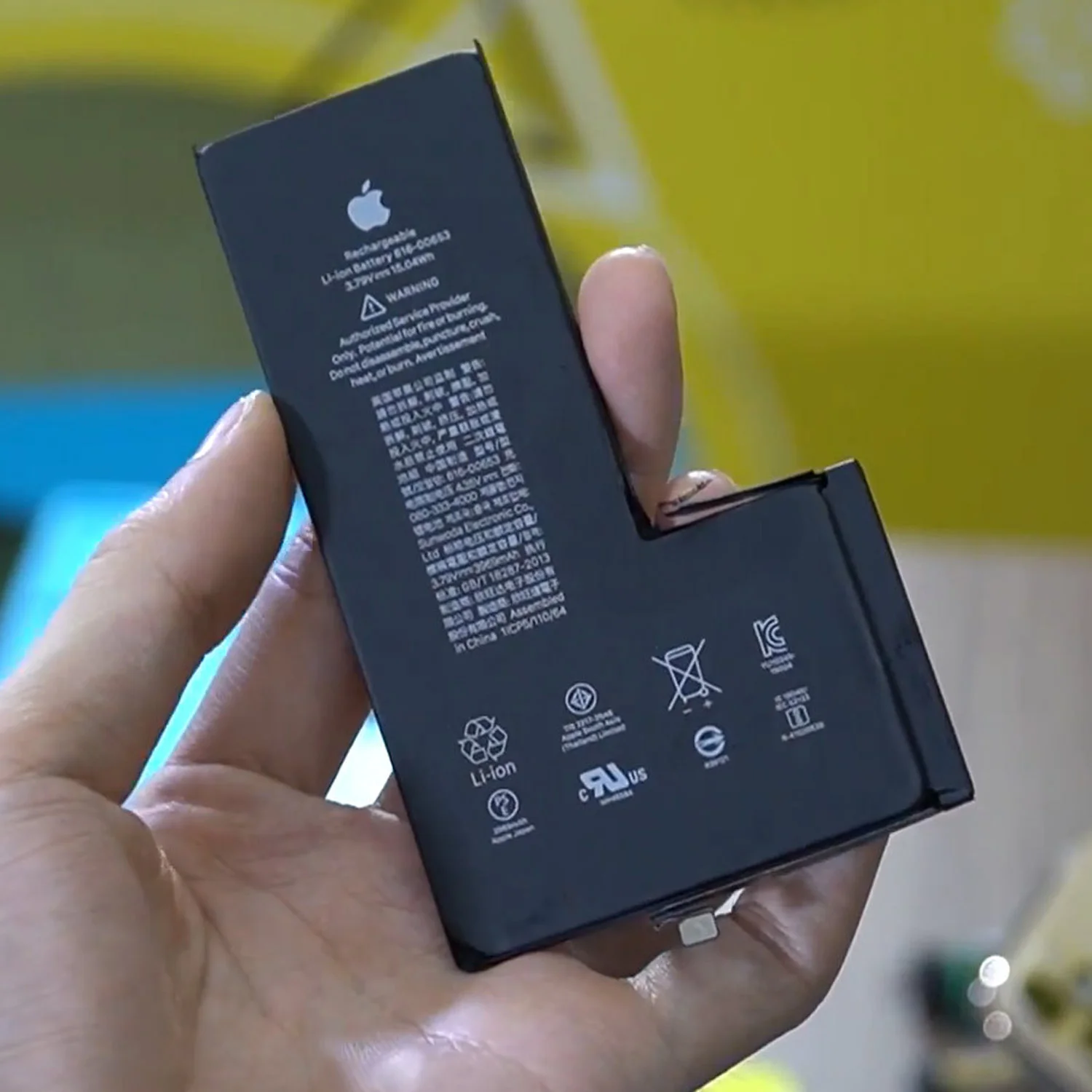 thay-pin-iphone-11-pro-max-chinh-hanghtml-1