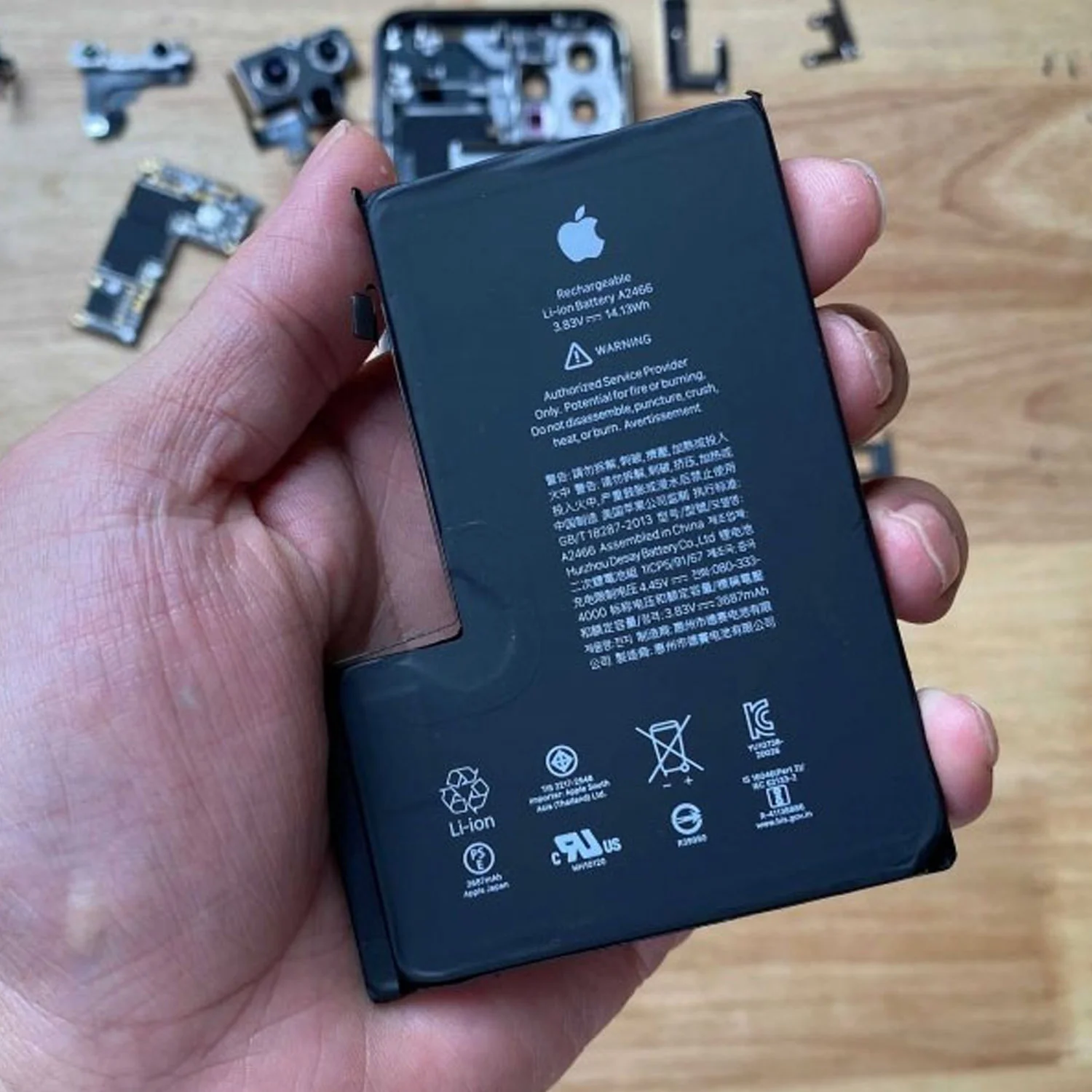 thay-pin-iphone-12-pro-max-chinh-hanghtml-1