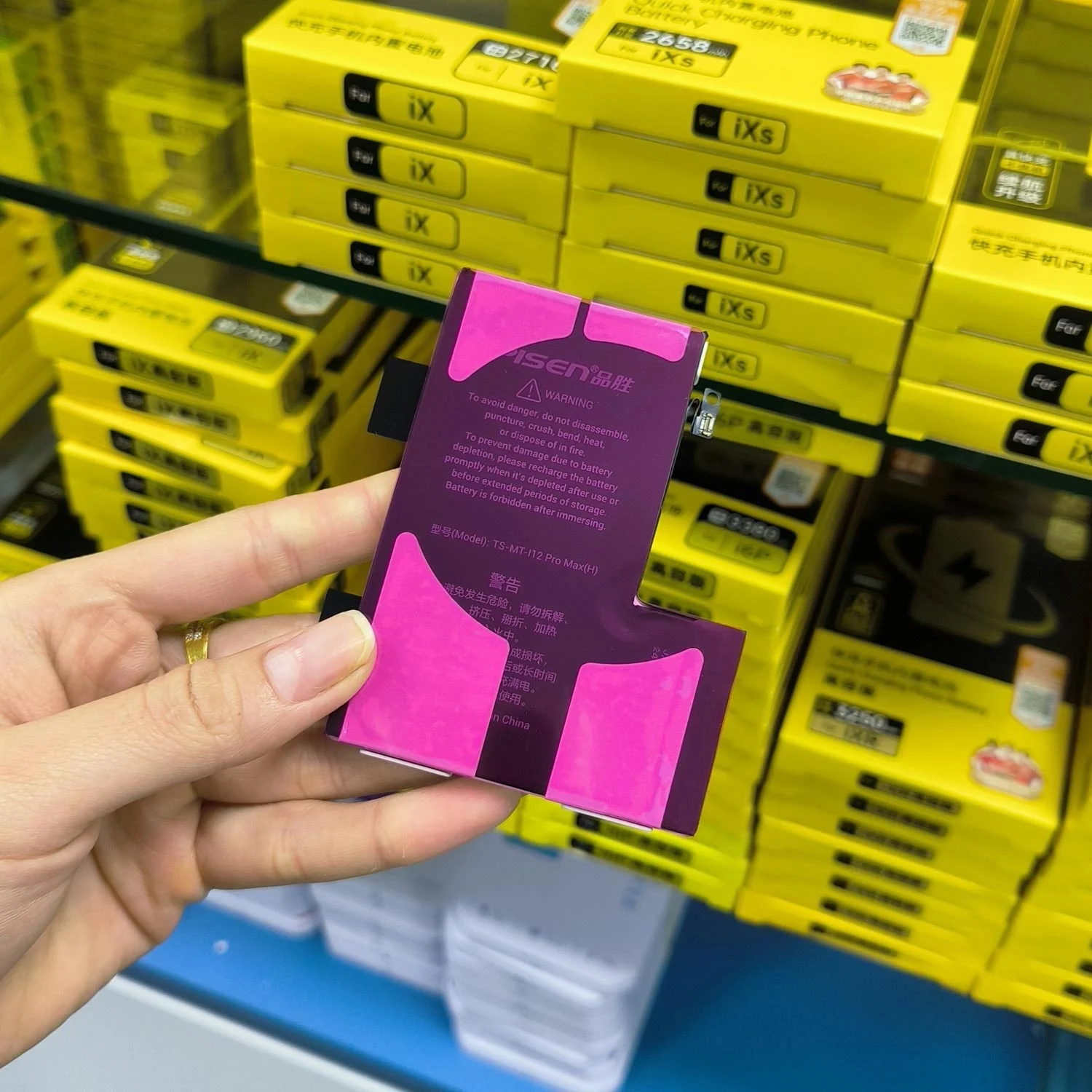 thay-pin-iphone-12-pro-max-chinh-hanghtml-3