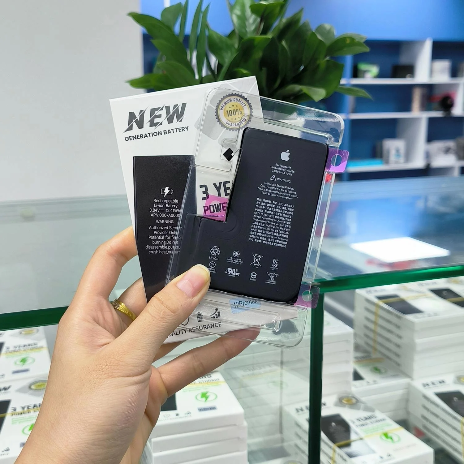 thay-pin-iphone-12-pro-max-chinh-hanghtml-4