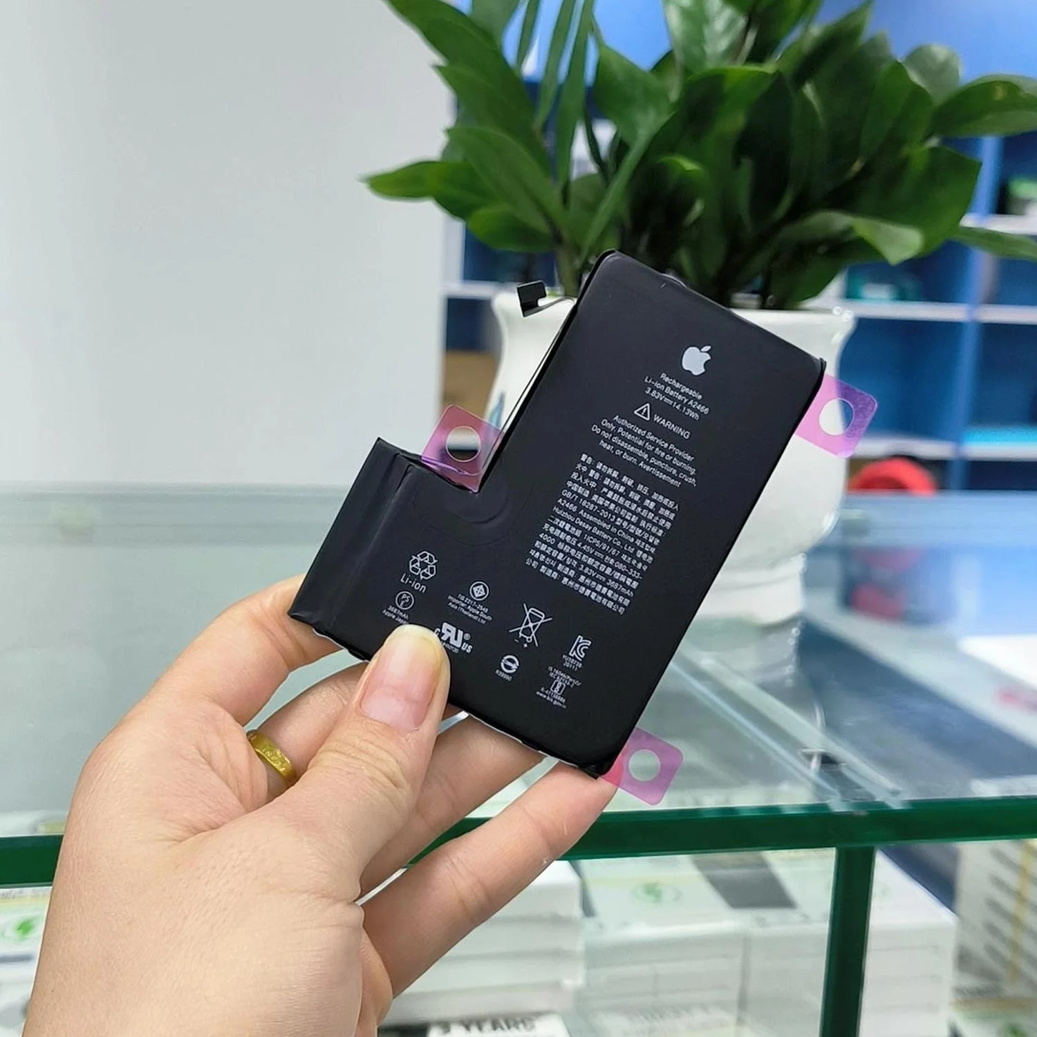 thay-pin-iphone-12-pro-max-chinh-hanghtml-5