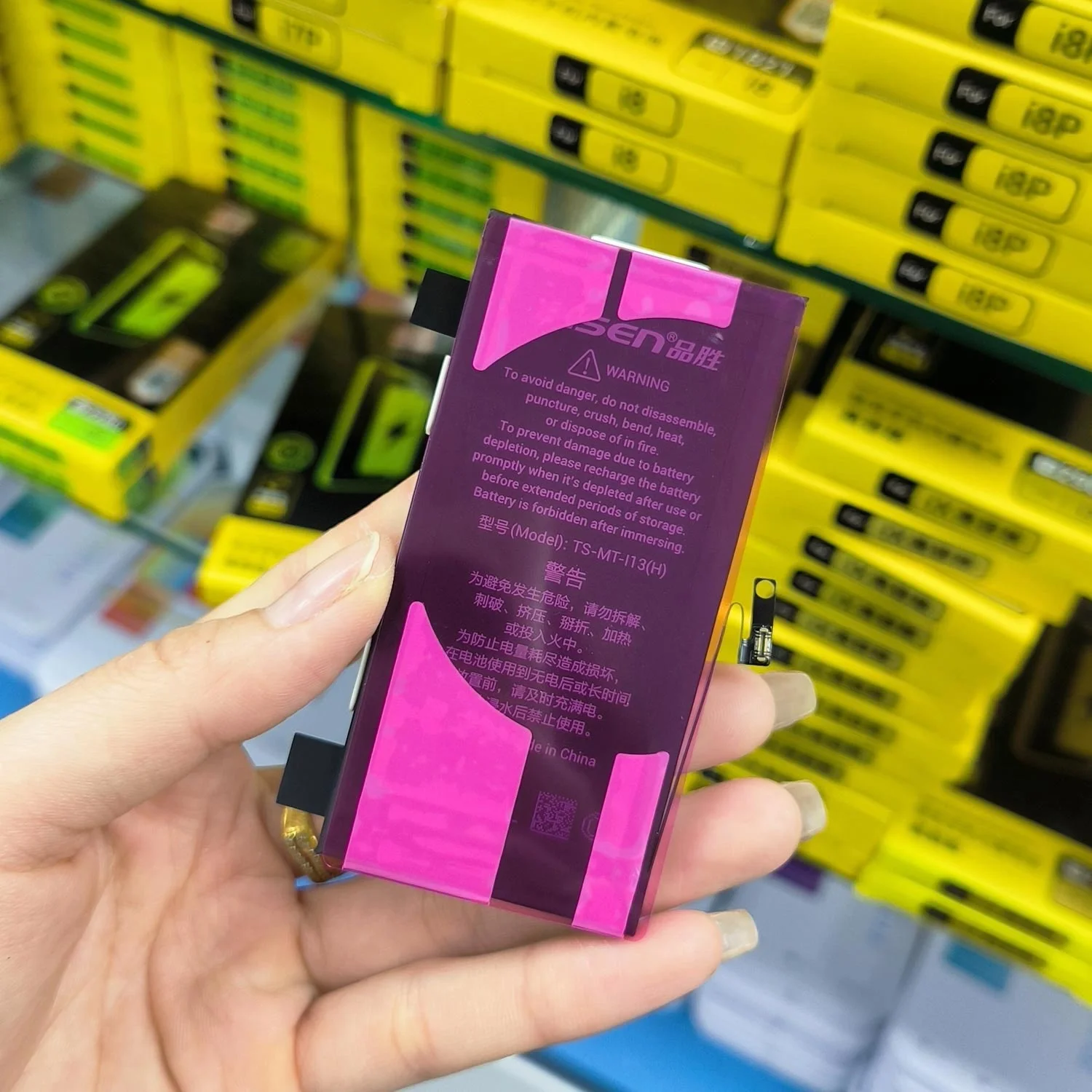 thay-pin-iphone-14-chinh-hanghtml-3