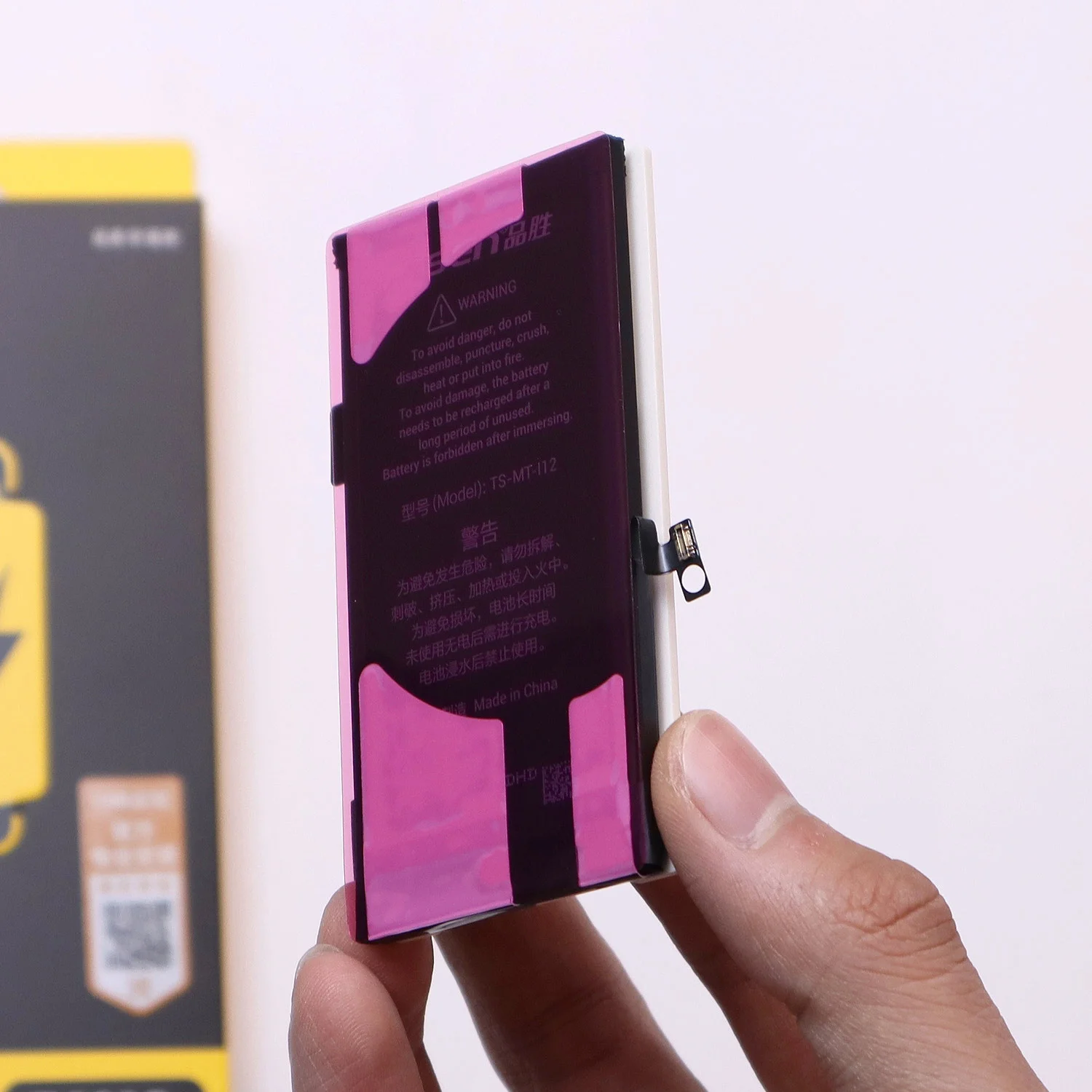 thay-pin-iphone-14-plus-chinh-hanghtml-3