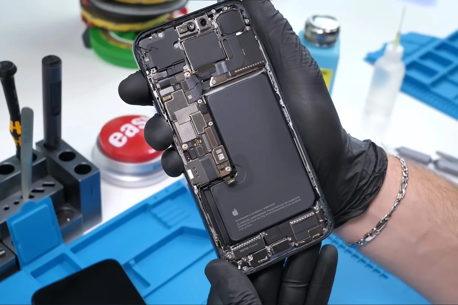 thay-pin-iphone-15-pro-chinh-hang.html-dam-bao