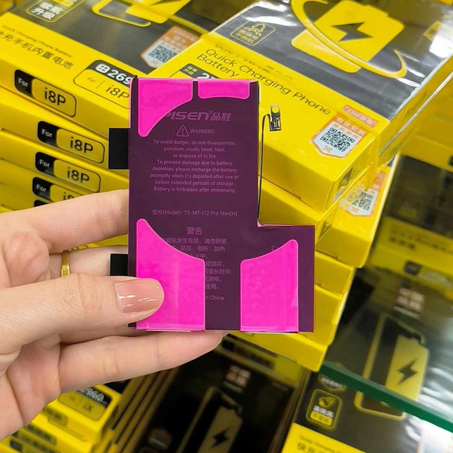 thay-pin-iphone-15-pro-max-chinh-hanghtml-3