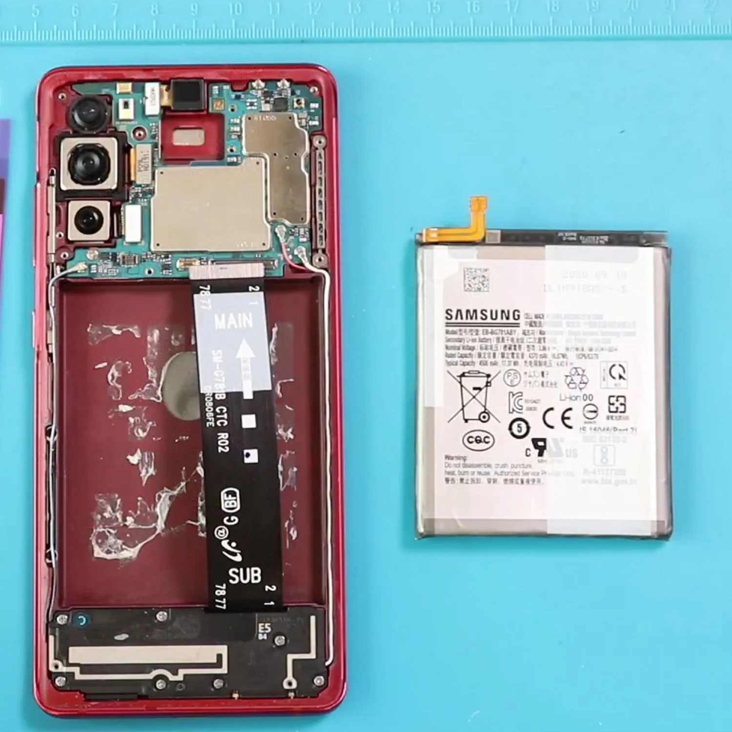 thay-pin-samsung-galaxy-s20-fe-slide4