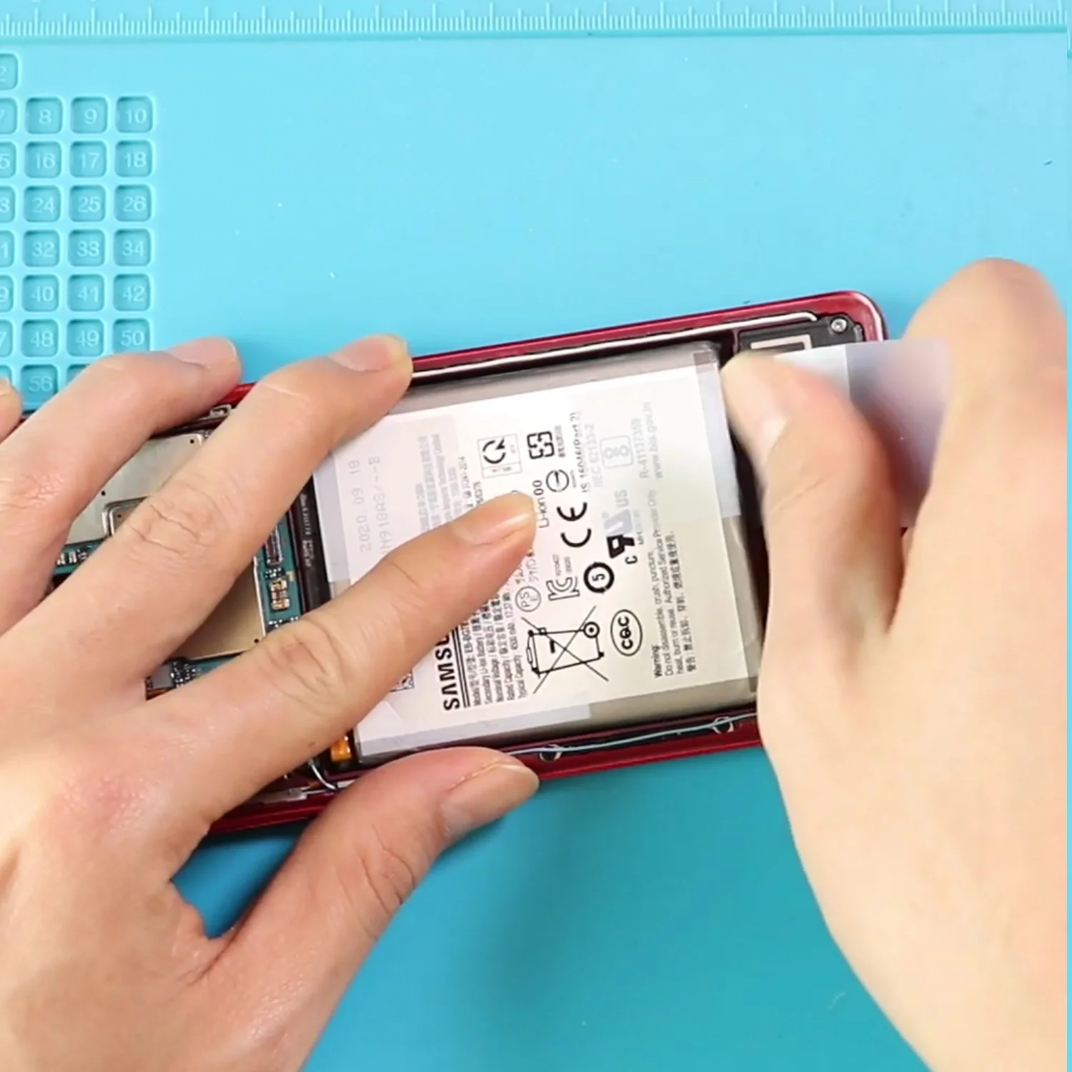 thay-pin-samsung-galaxy-s20-fe-slide5