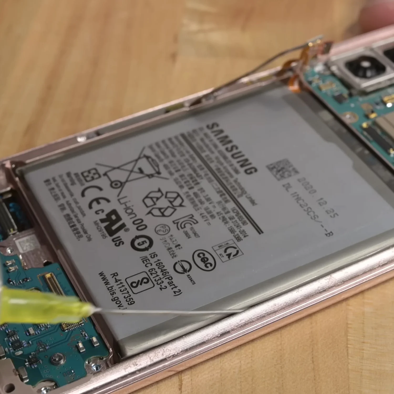 thay-pin-samsung-galaxy-s21-chinh-hang-slide4