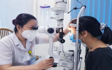 Điều trị cận thị bằng kính tiếp xúc cứng đeo đêm (Ortho-K)