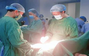 Bệnh viện Đại học Y khoa Vinh điều trị khớp giả sau mổ xương