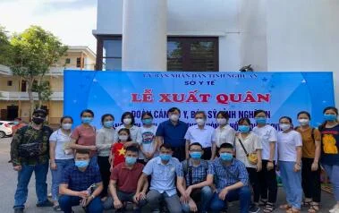 CÁN BỘ Y TẾ BỆNH VIỆN TRƯỜNG ĐẠI HỌC Y KHOA VINH LÊN ĐƯỜNG CHI VIỆN TỈNH BÌNH DƯƠNG CHỐNG DỊCH