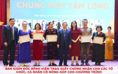CHƯƠNG TRÌNH "CHUNG MỘT TẤM LÒNG" VẬN ĐỘNG ĐƯỢC 250 TRIỆU ĐỒNG CHO QUỸ HỖ TRỢ BỆNH NHÂN NGHÈO
