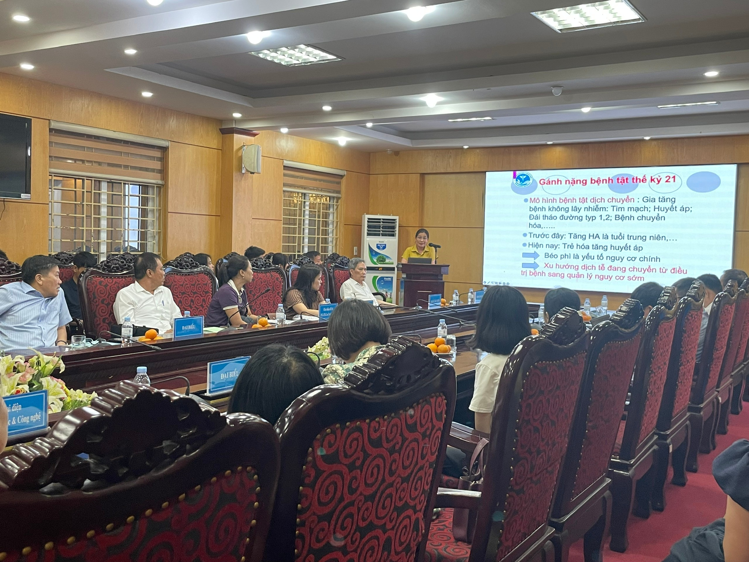 Các đại biểu thảo luận tại hội thảo